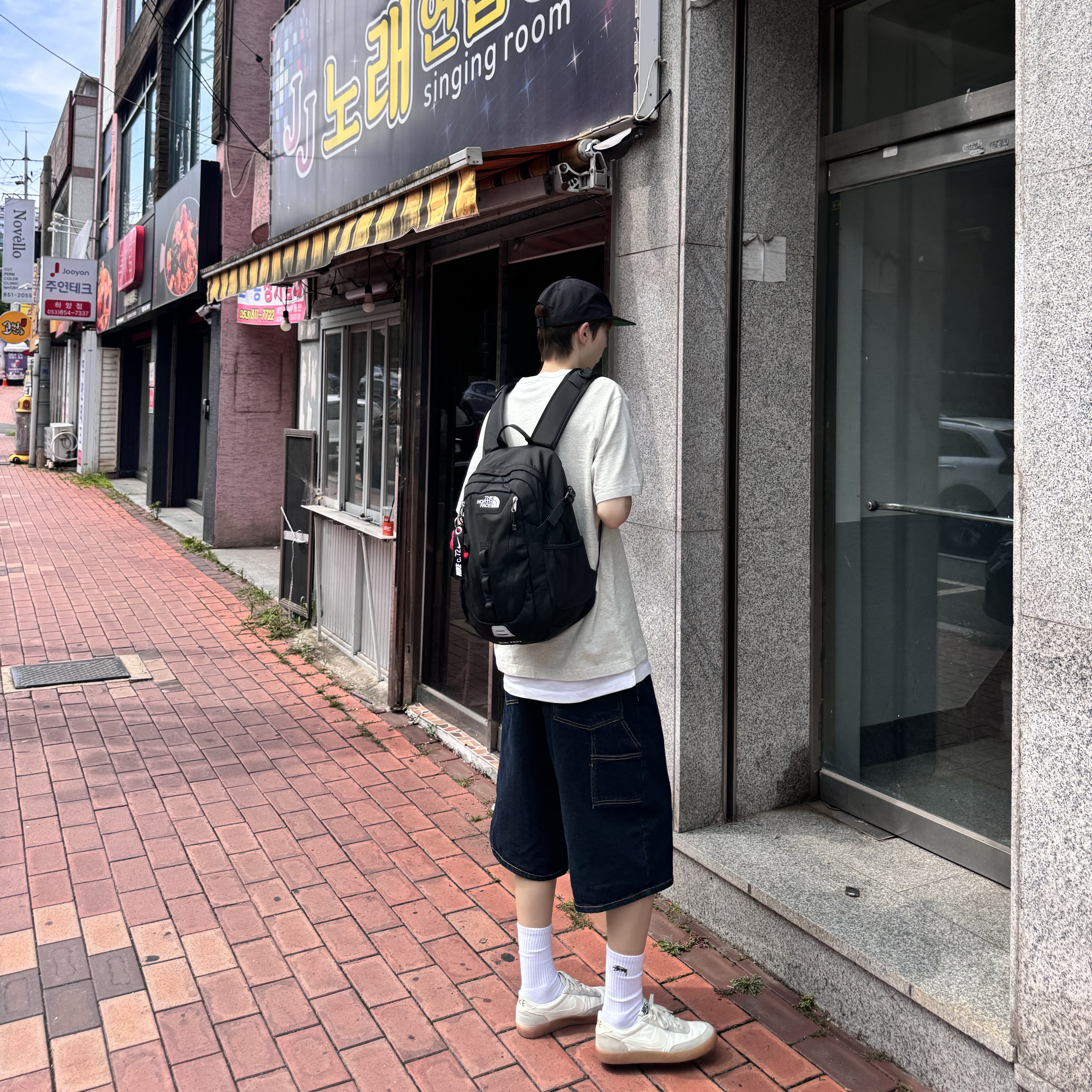 Nike Killshot 2 Leather Sail Gum, The North Face Mini Shot Black 착용 스타일