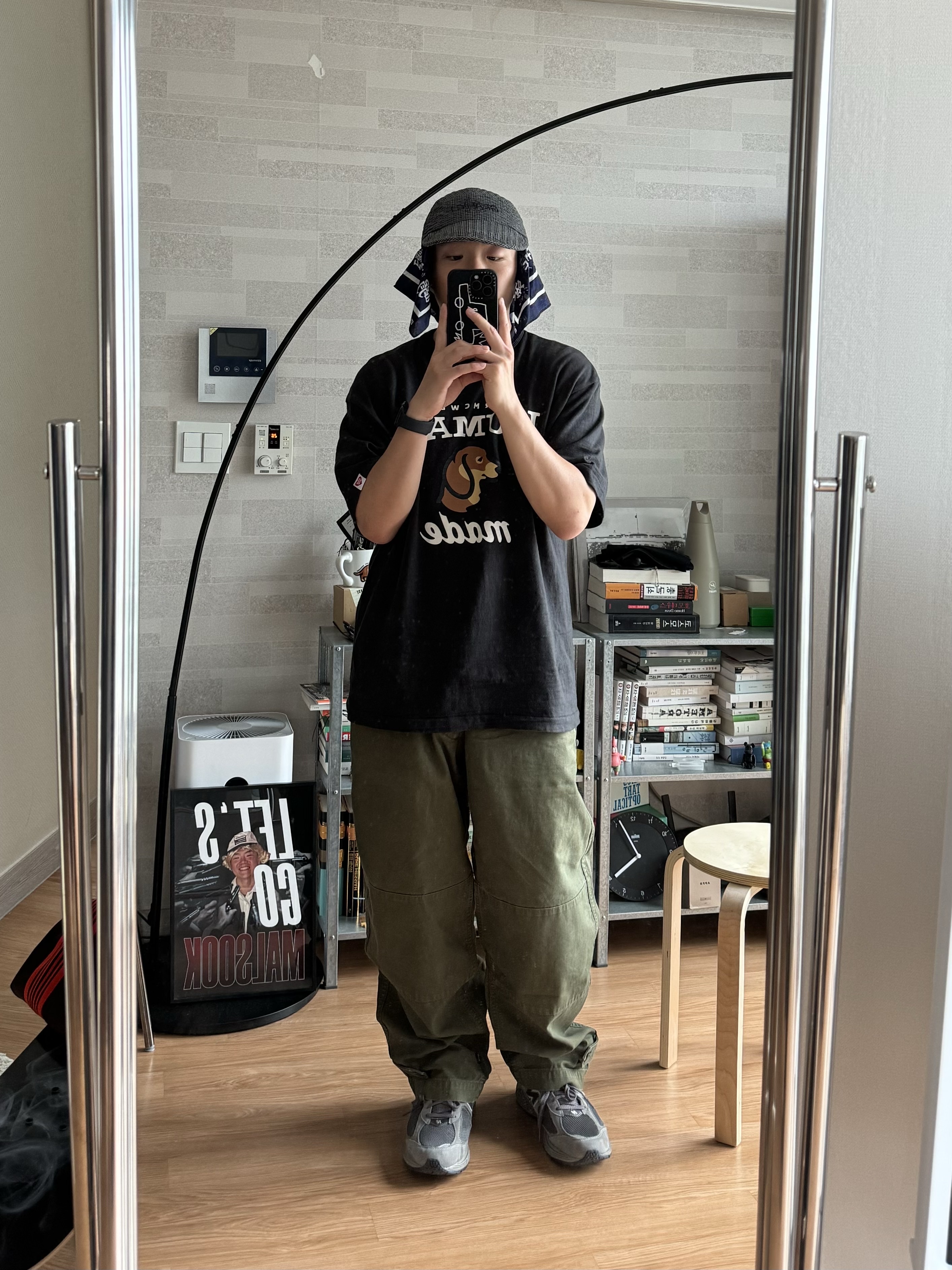 Human Made Graphic T-Shirt #6 Black, New Balance 2002R Gray 착용 스타일