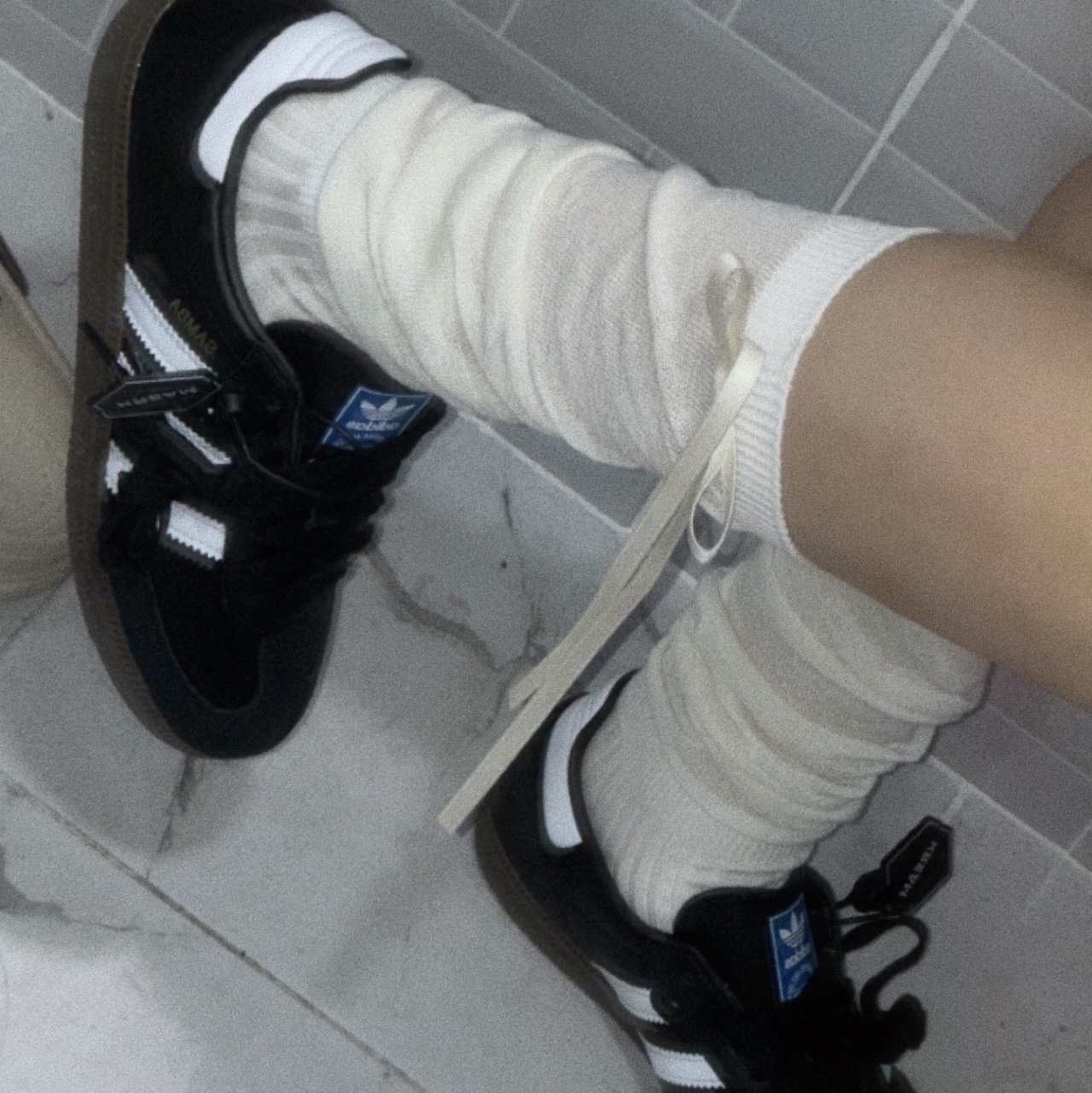 Adidas Samba OG Black White Gum 착용 스타일 - 1