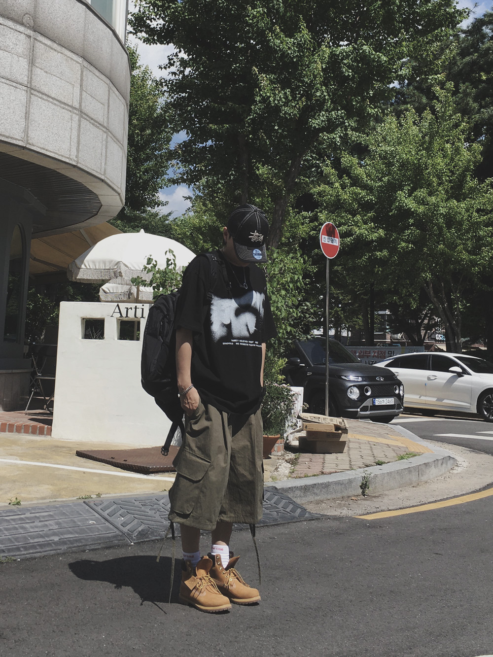 Stussy New Era 9twenty Basic Trucker Black, Salomon Trailblazer 20 Black (New Ver.) 착용 스타일 - 1