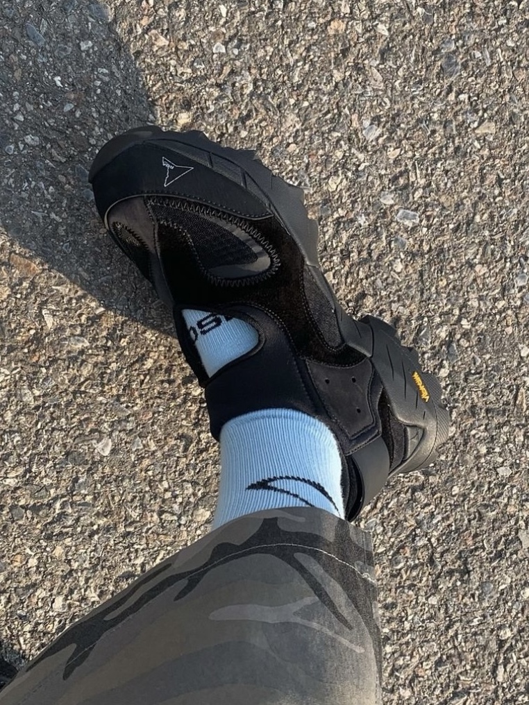 Roa Hiking Sandal Black 착용 스타일
