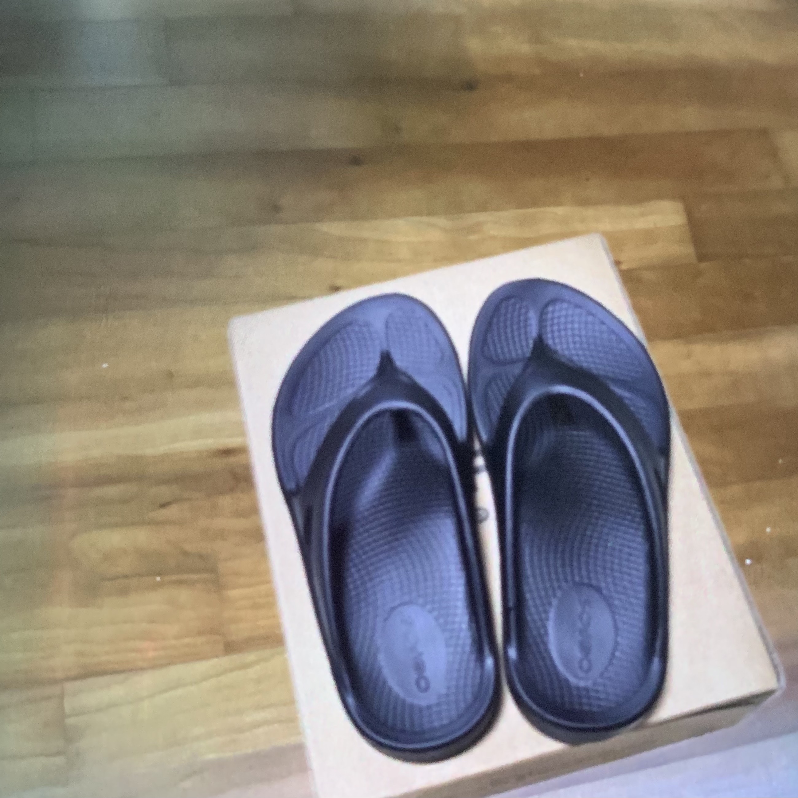 Oofos OOriginal Black 착용 스타일