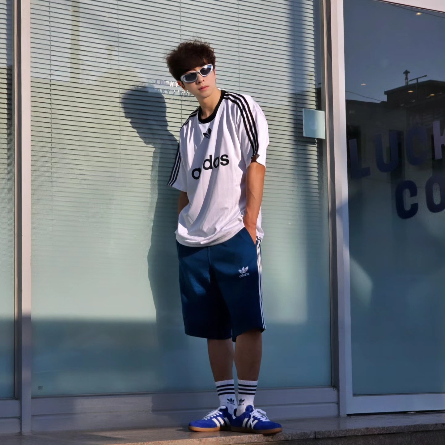 Adidas Adicolor T-Shirt White Black - KR Sizing, Adidas Samba OG Royal Blue 착용 스타일 - 4