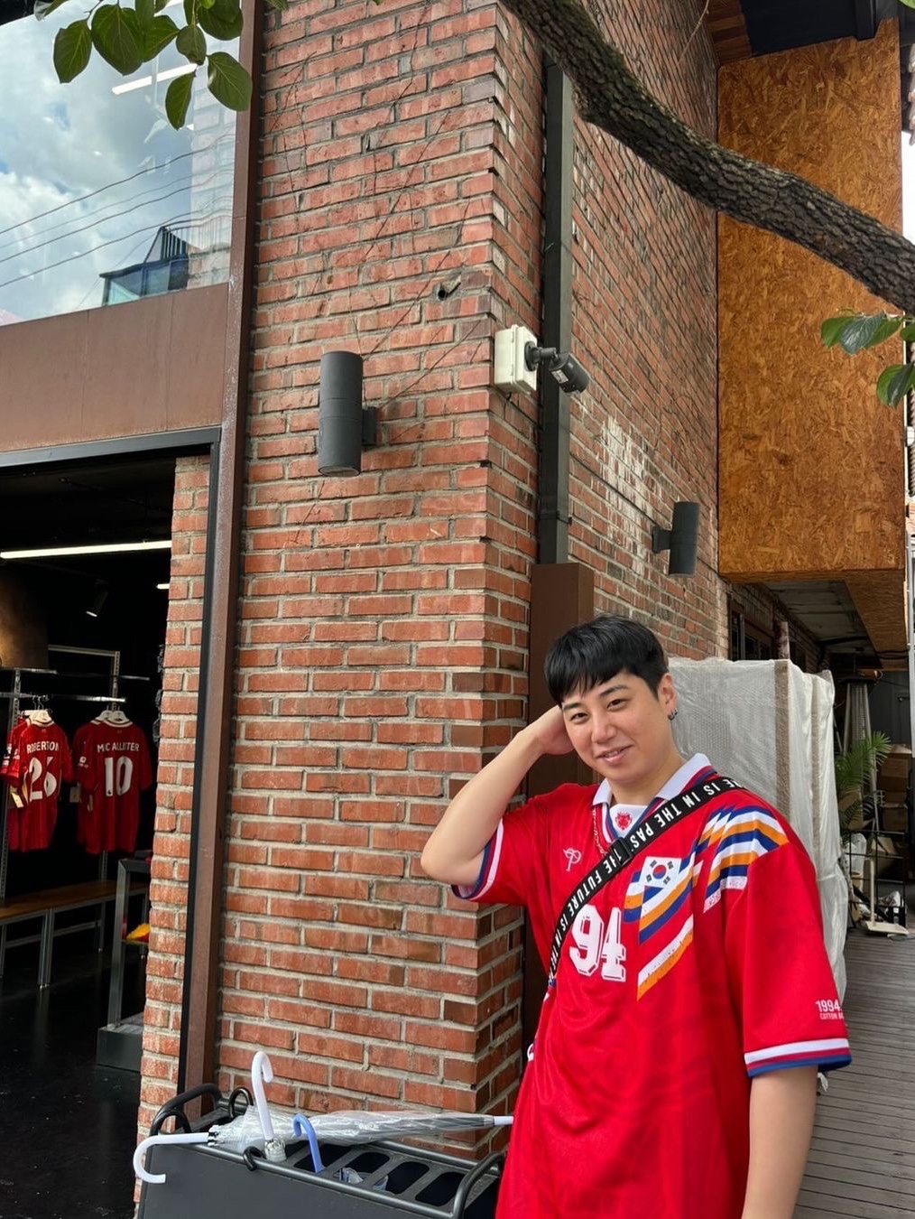 Over The Pitch x Red Devil 1994 Jersey Red, Over The Pitch x Red Devil 1994 Jersey White 착용 스타일