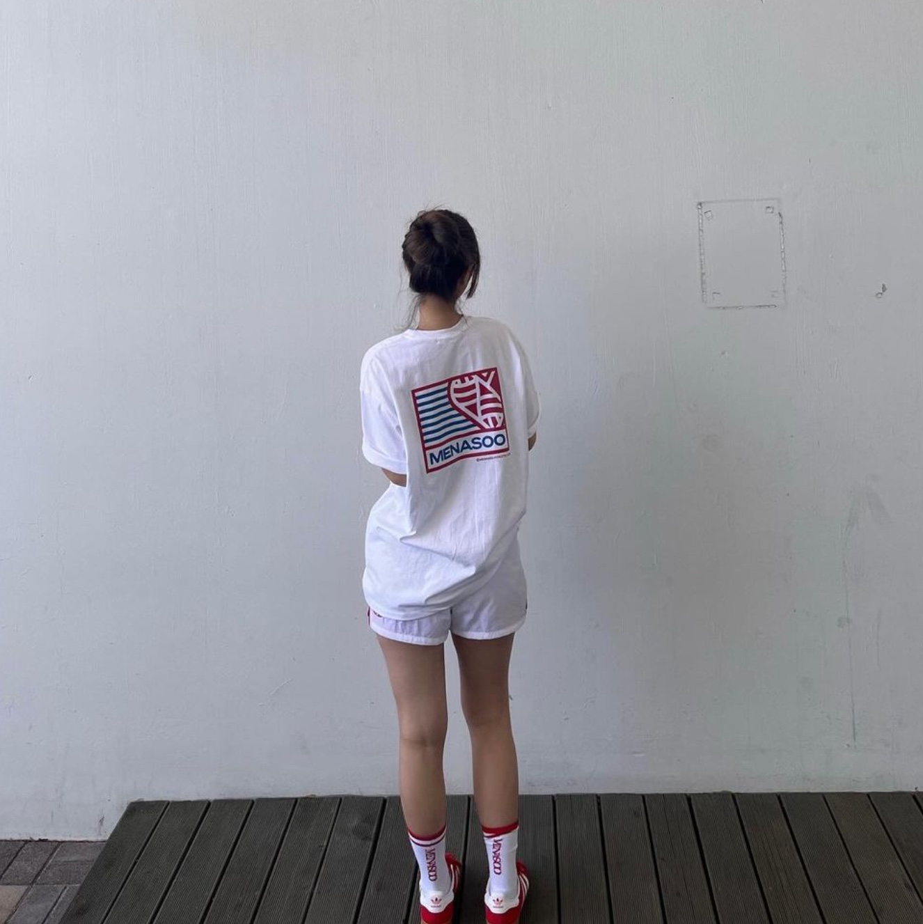 Menasoo Running Track Nylon Shorts White, Menasoo Running Track Nylon Shorts Red 착용 스타일