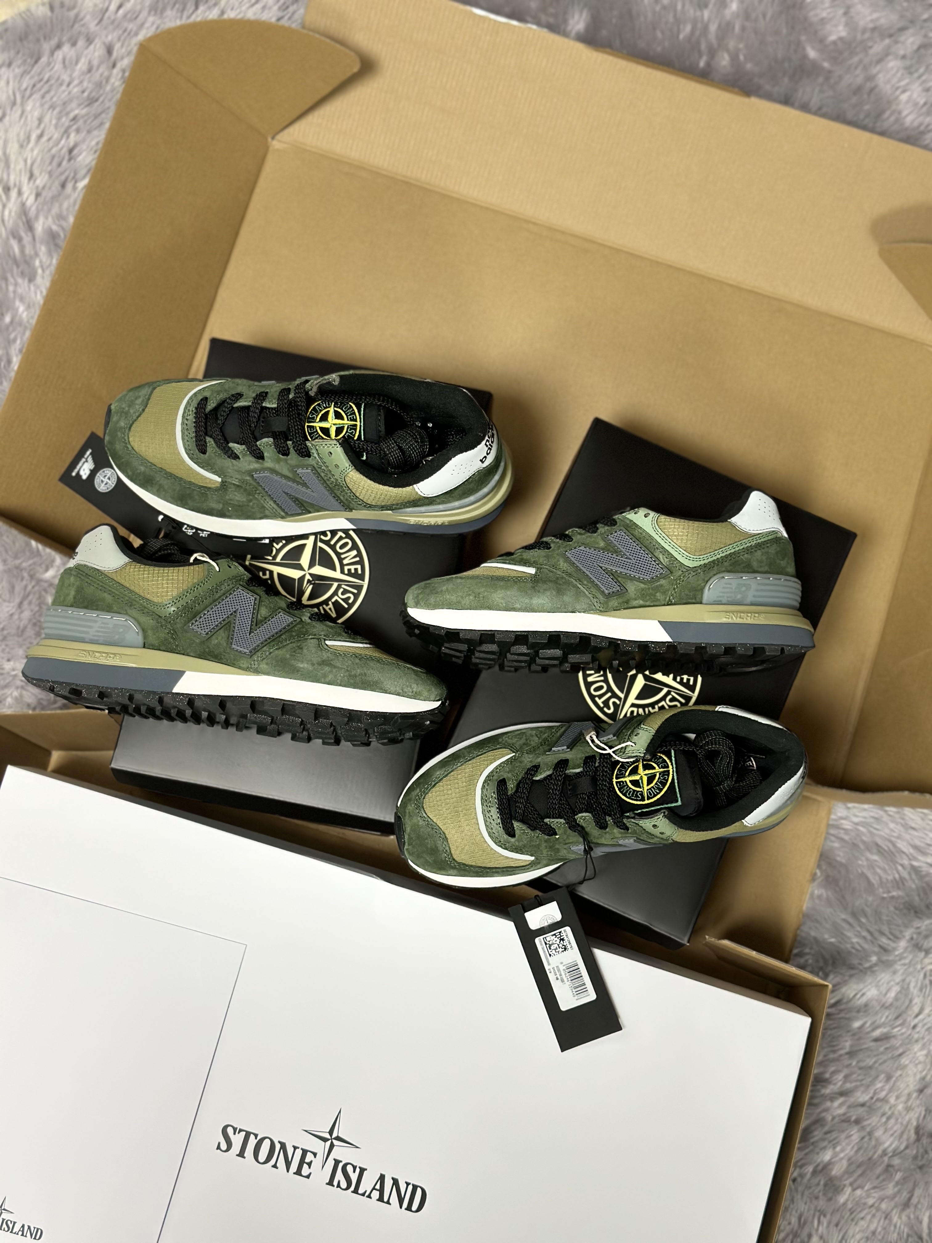 New Balance x Stone Island 574 Legacy Dark Green 착용 스타일 - 1
