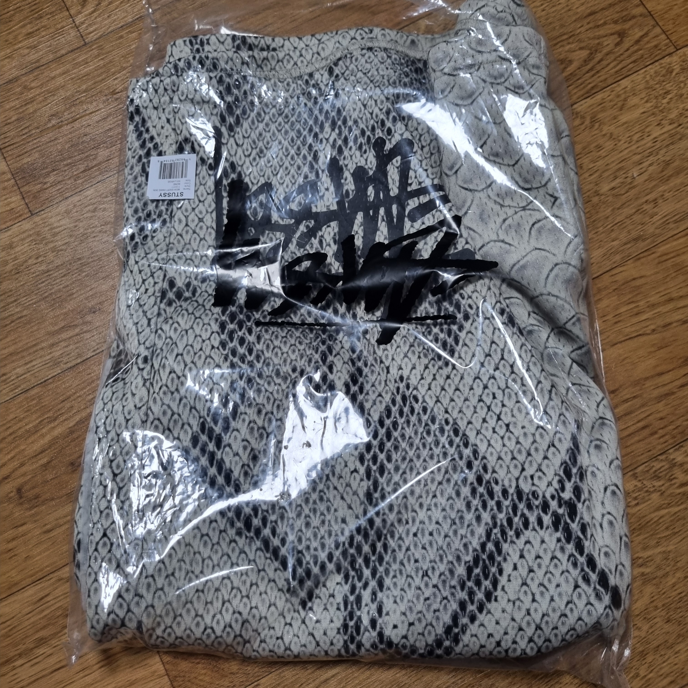 Stussy Mesh Basic Snake Short Bone 착용 스타일 - 5
