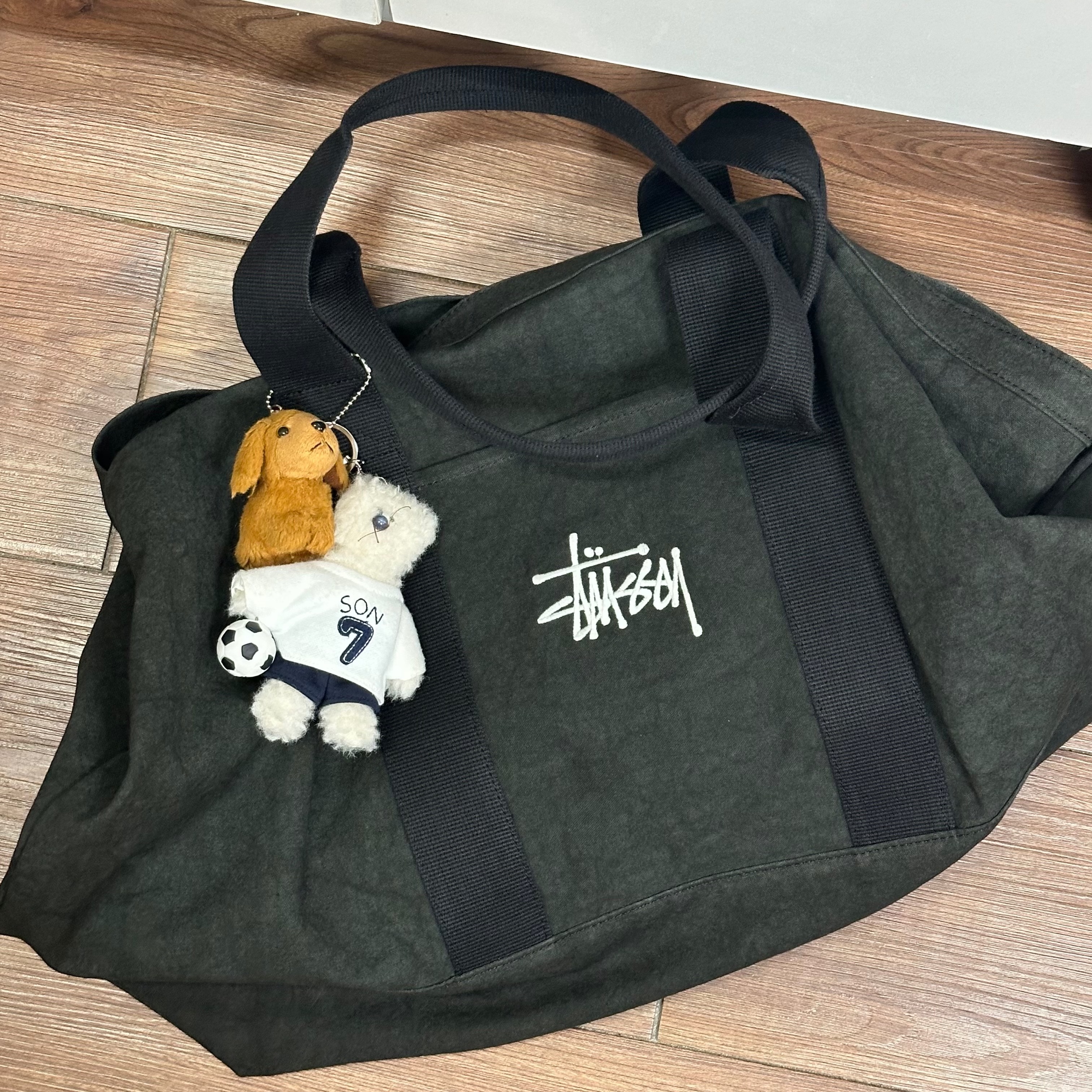 Stussy Canvas Extra Large Tote Bag Washed Black 착용 스타일
