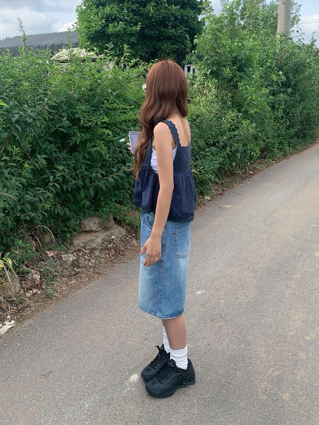(W) Celine Triomphe 01 Sunglasses in Acetate White, (W) Nike Shox R4 Black 착용 스타일 - 2