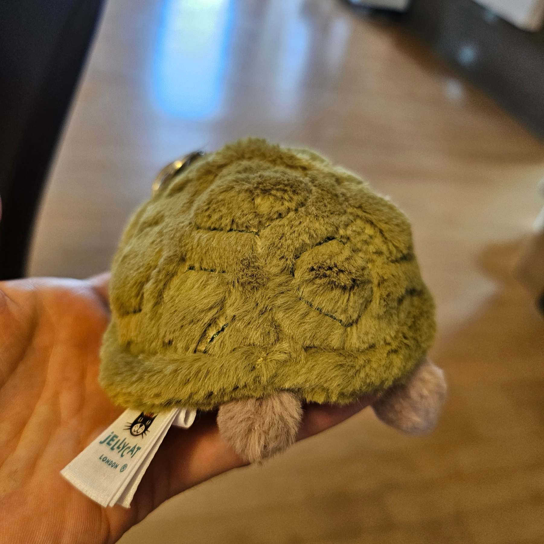 Jellycat Timmy Turtle Bag Charm Beige Green 착용 스타일