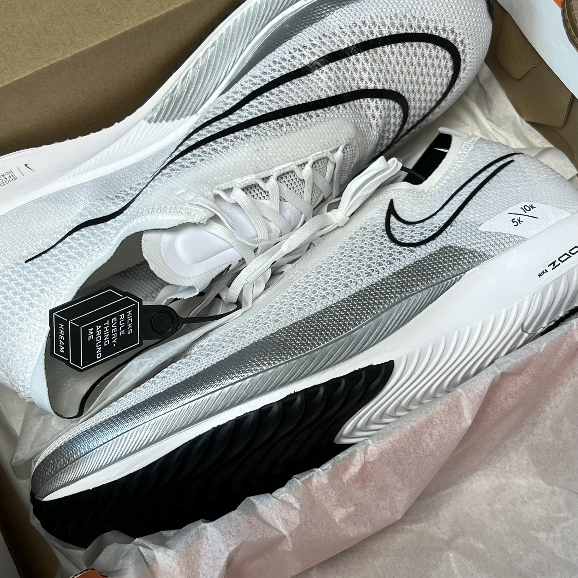 Nike ZoomX Streakfly White Metallic Silver 착용 스타일