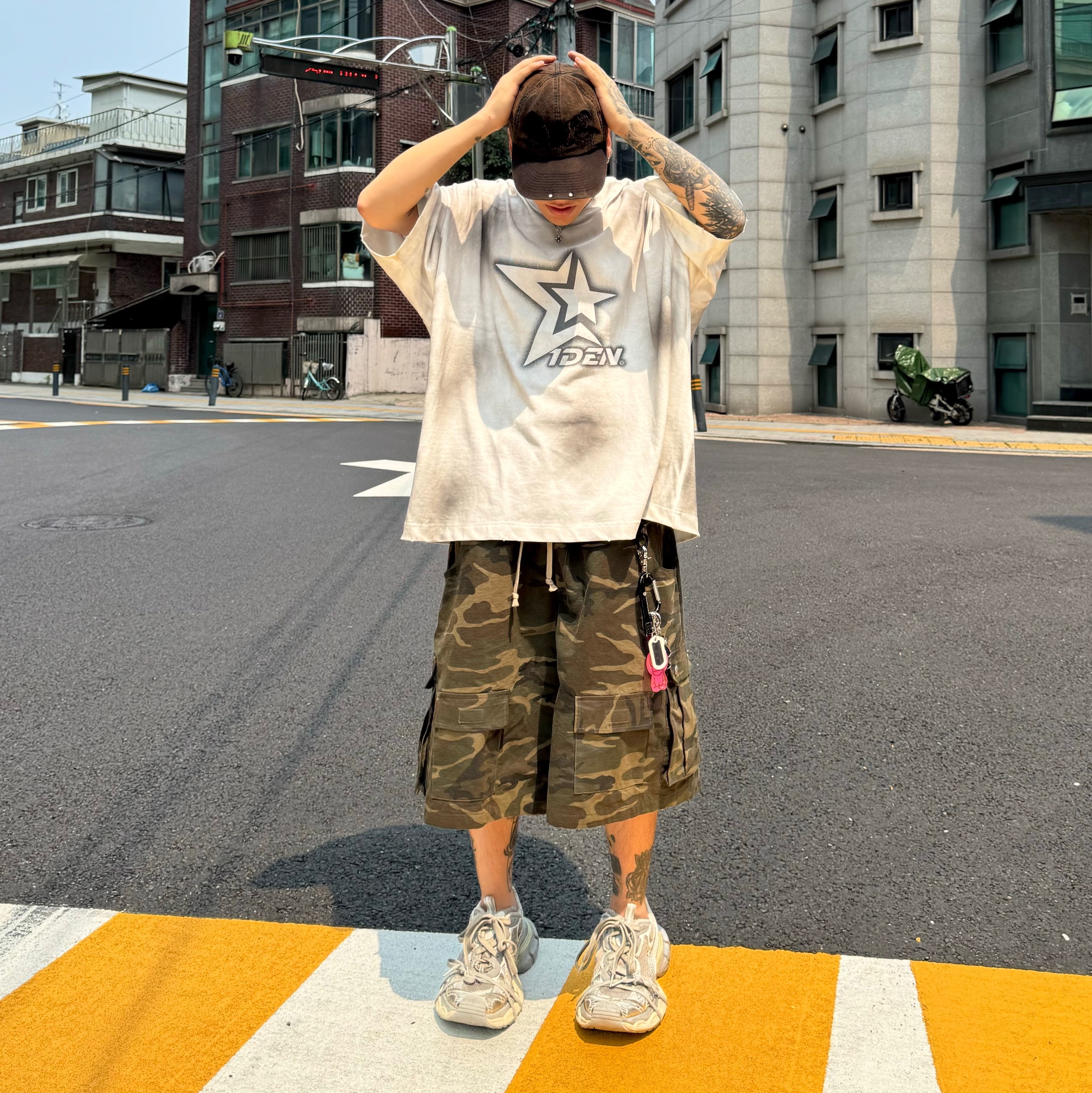 Balenciaga 3XL Sneakers Light Beige 착용 스타일 - 3