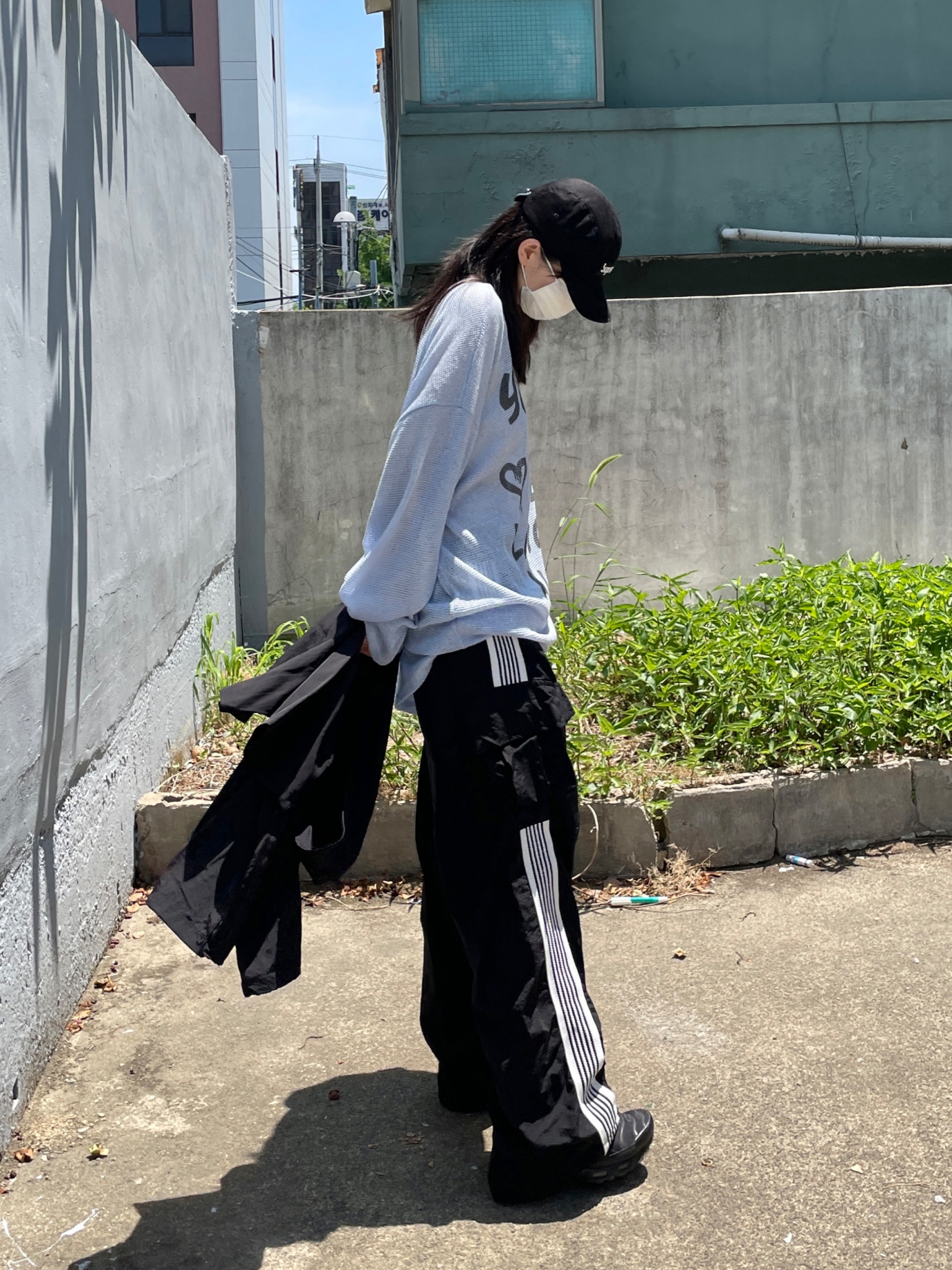 Supreme Washed Chino Twill Camp Cap Black - 24SS, Nike Air Max Plus Triple Black 착용 스타일 - 1
