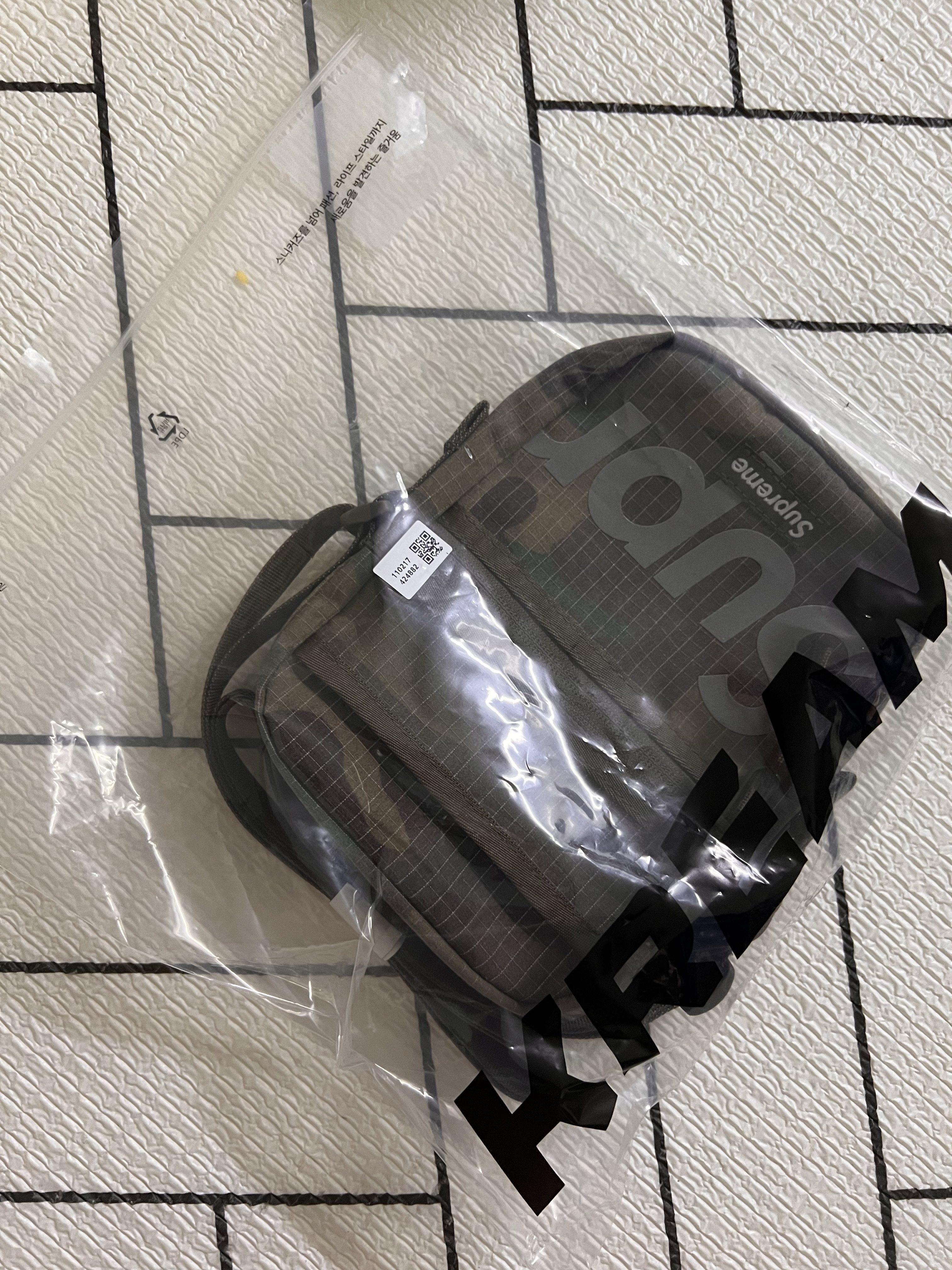 Supreme Shoulder Bag Woodland Camo - 24SS 착용 스타일