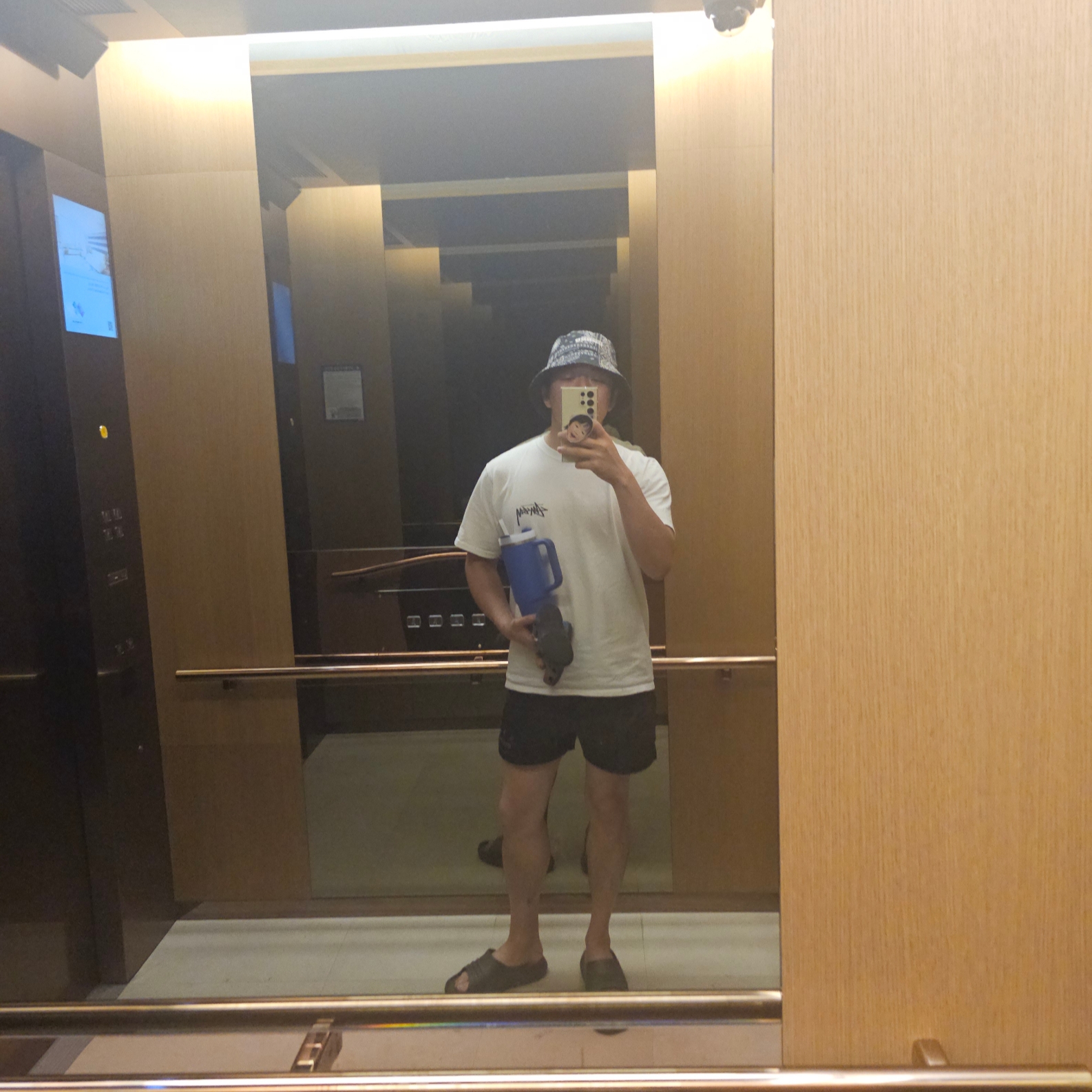 IAB Studio Ripstop Shorts Black 착용 스타일