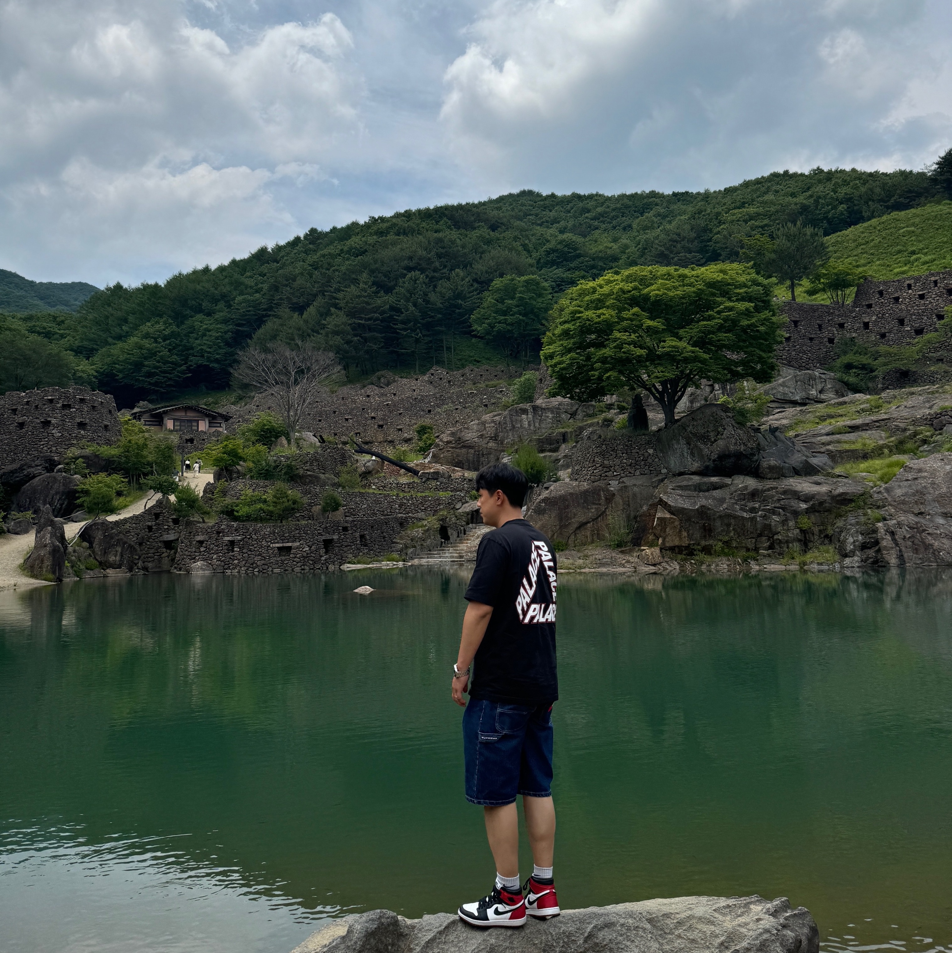 Palace P-3 Outline T-Shirt Black - 24SS, Supreme x Nike Denim Short Indigo - 24SS 착용 스타일
