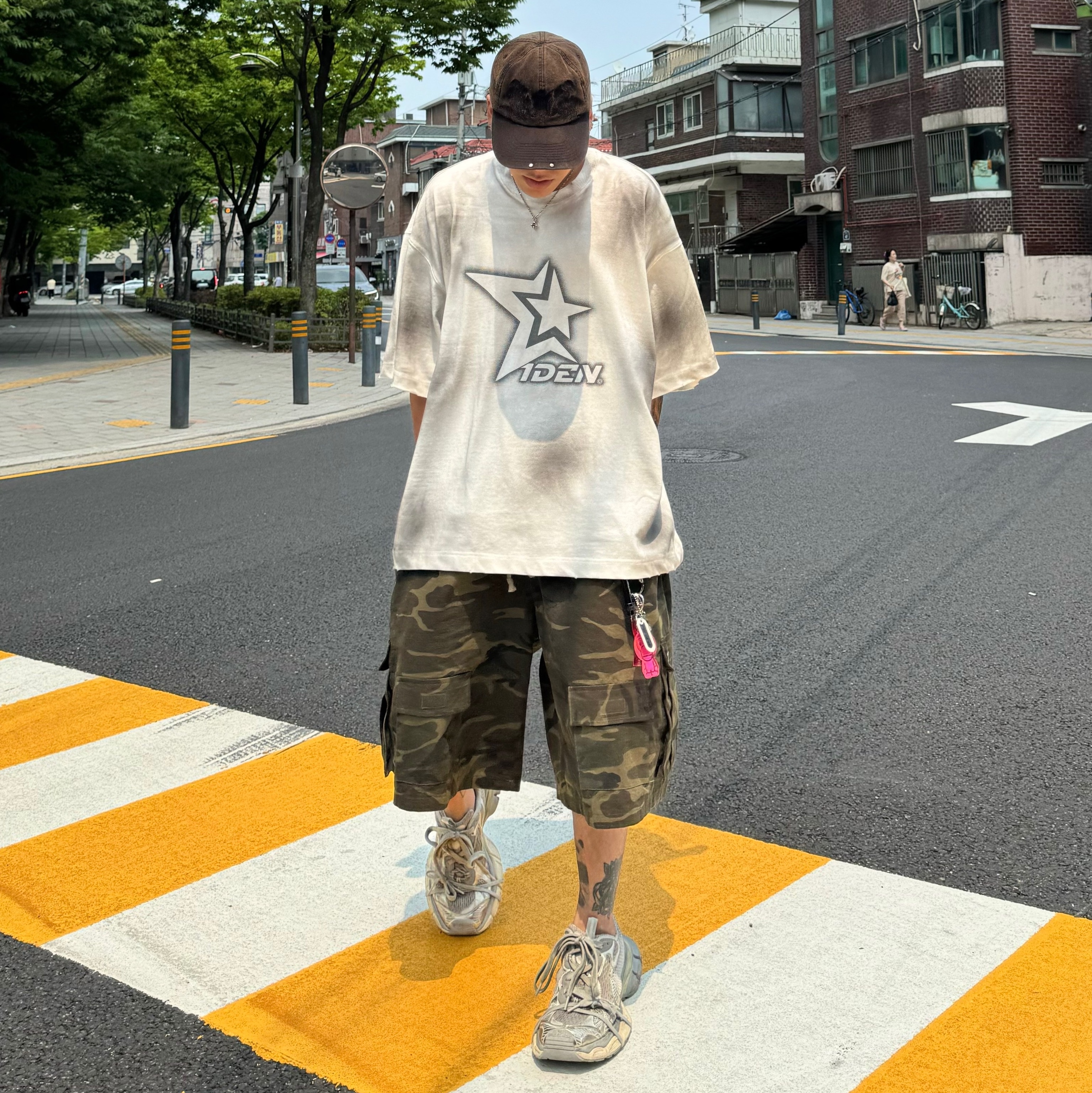 Balenciaga 3XL Sneakers Light Beige 착용 스타일 - 1