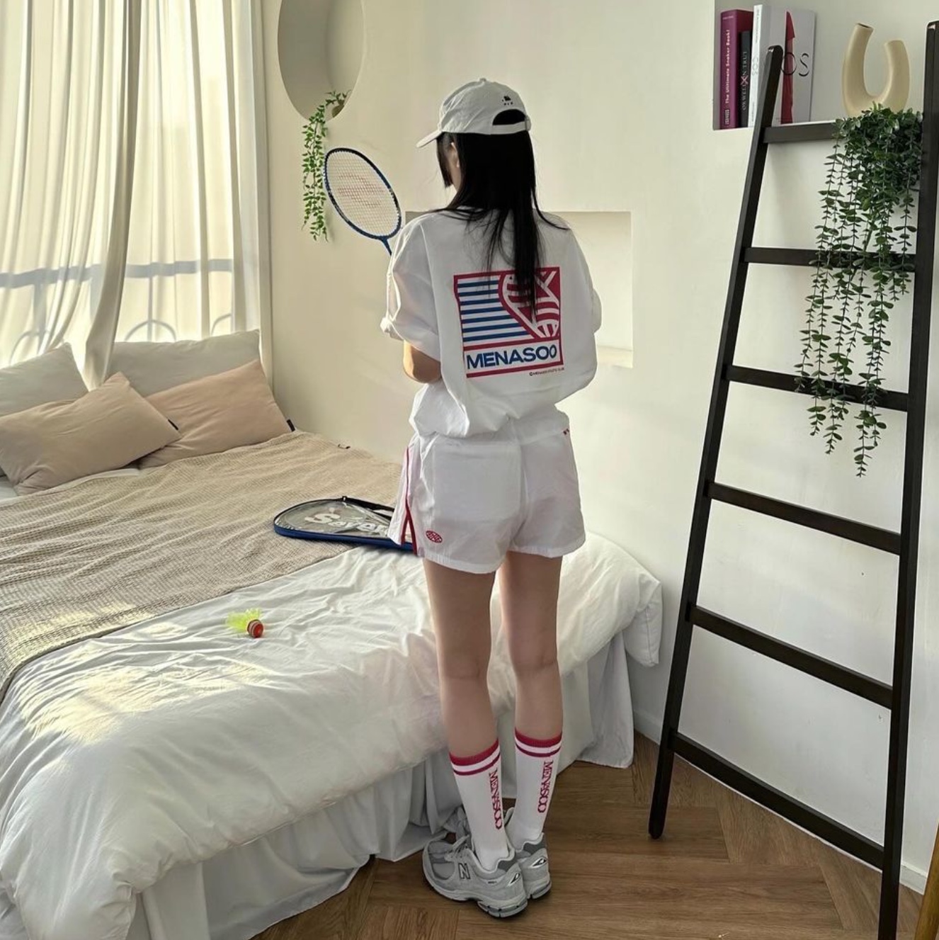 Menasoo Running Track Nylon Shorts White, Menasoo Running Track Nylon Shorts Red 착용 스타일