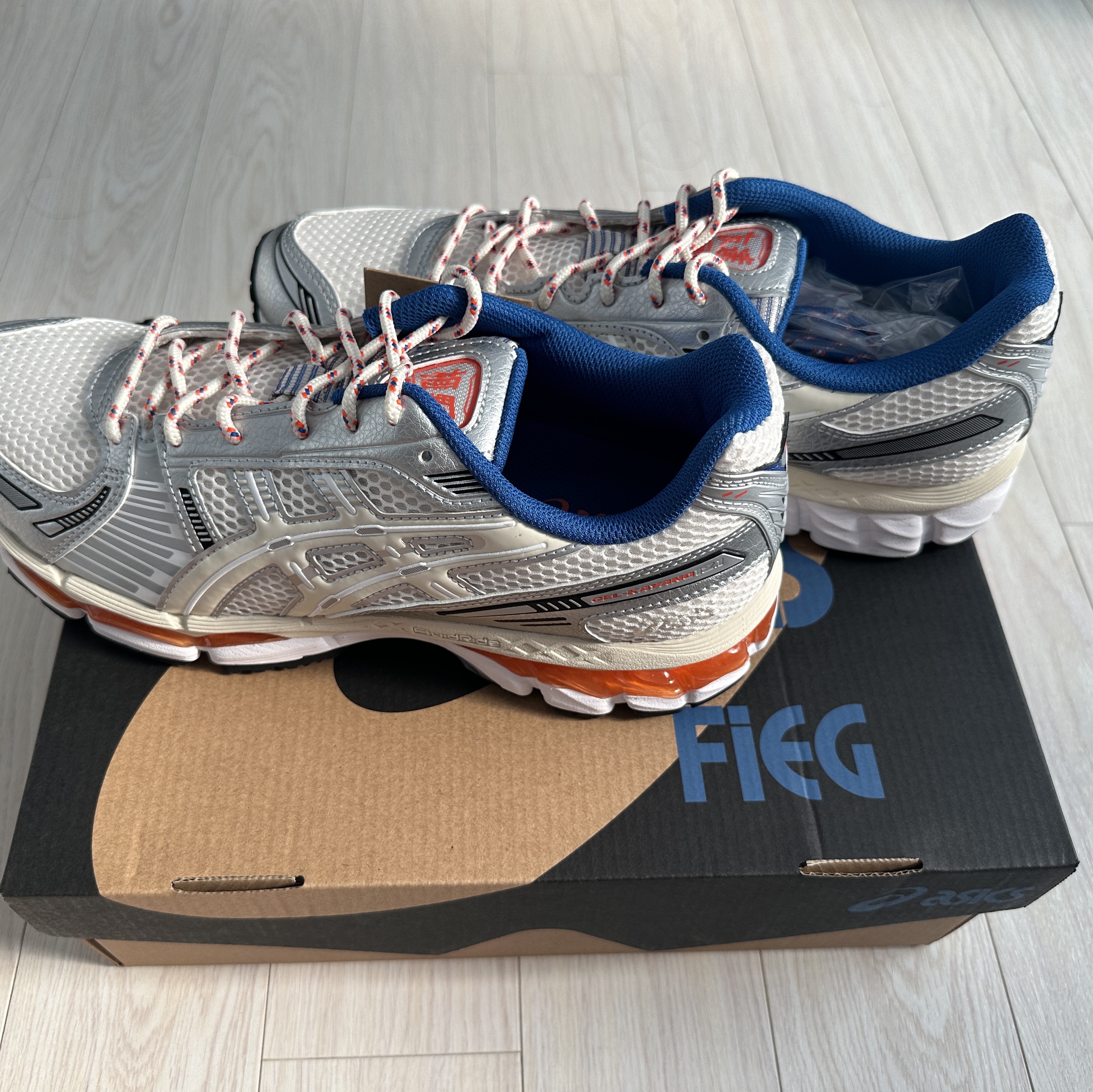 Asics x Ronnie Fieg Gel-Kayano 12.1 Cream 착용 스타일