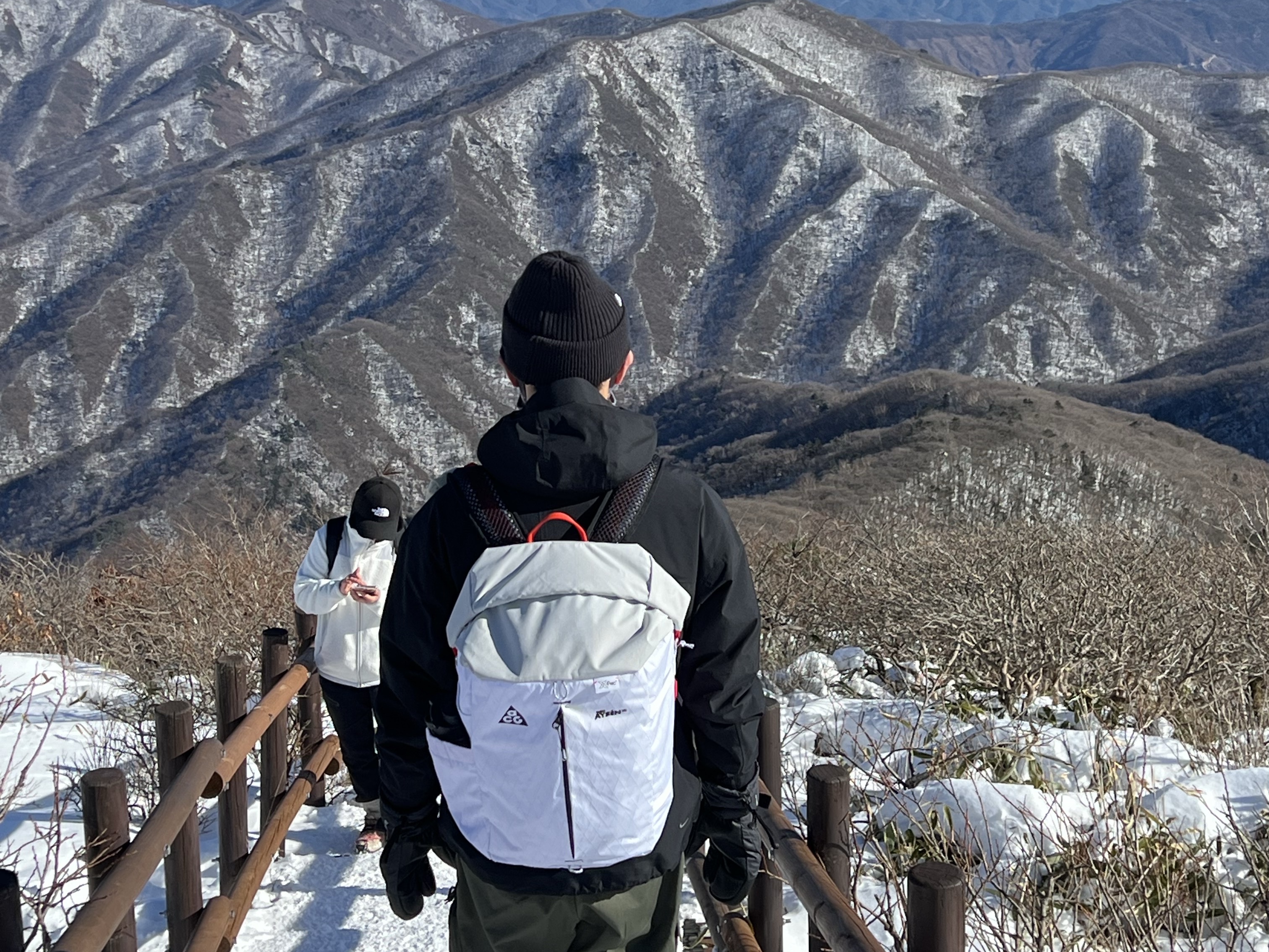 Nike ACG Gore-Tex Misery Ridge Jacket Black - US/EU, Nike ACG Aisen Daypack 32L White 착용 스타일 - 2