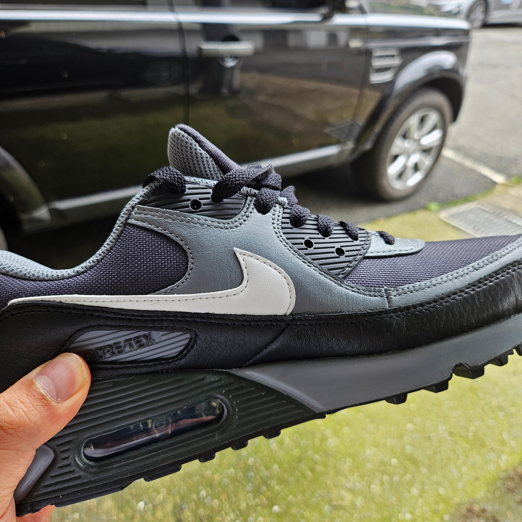 Nike Air Max 90 Gore-Tex Dark Smoke Grey Cool Grey 착용 스타일