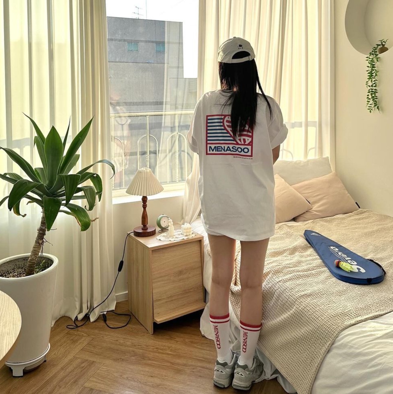 Menasoo Running Track Nylon Shorts White, Menasoo Running Track Nylon Shorts Red 착용 스타일
