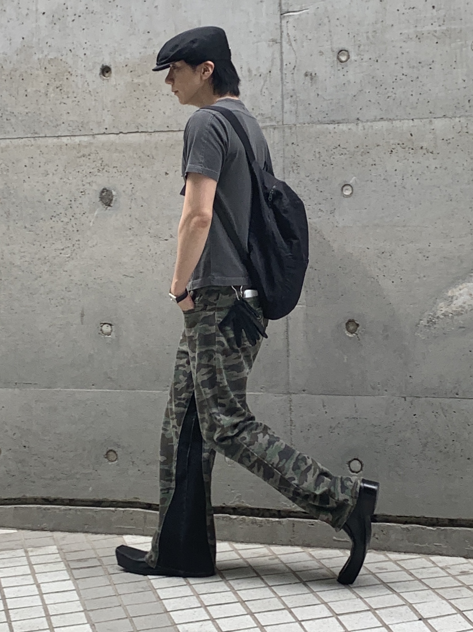 Prada Re-Nylon Hat Black, Balenciaga Romeo Mule Black 착용 스타일 - 7