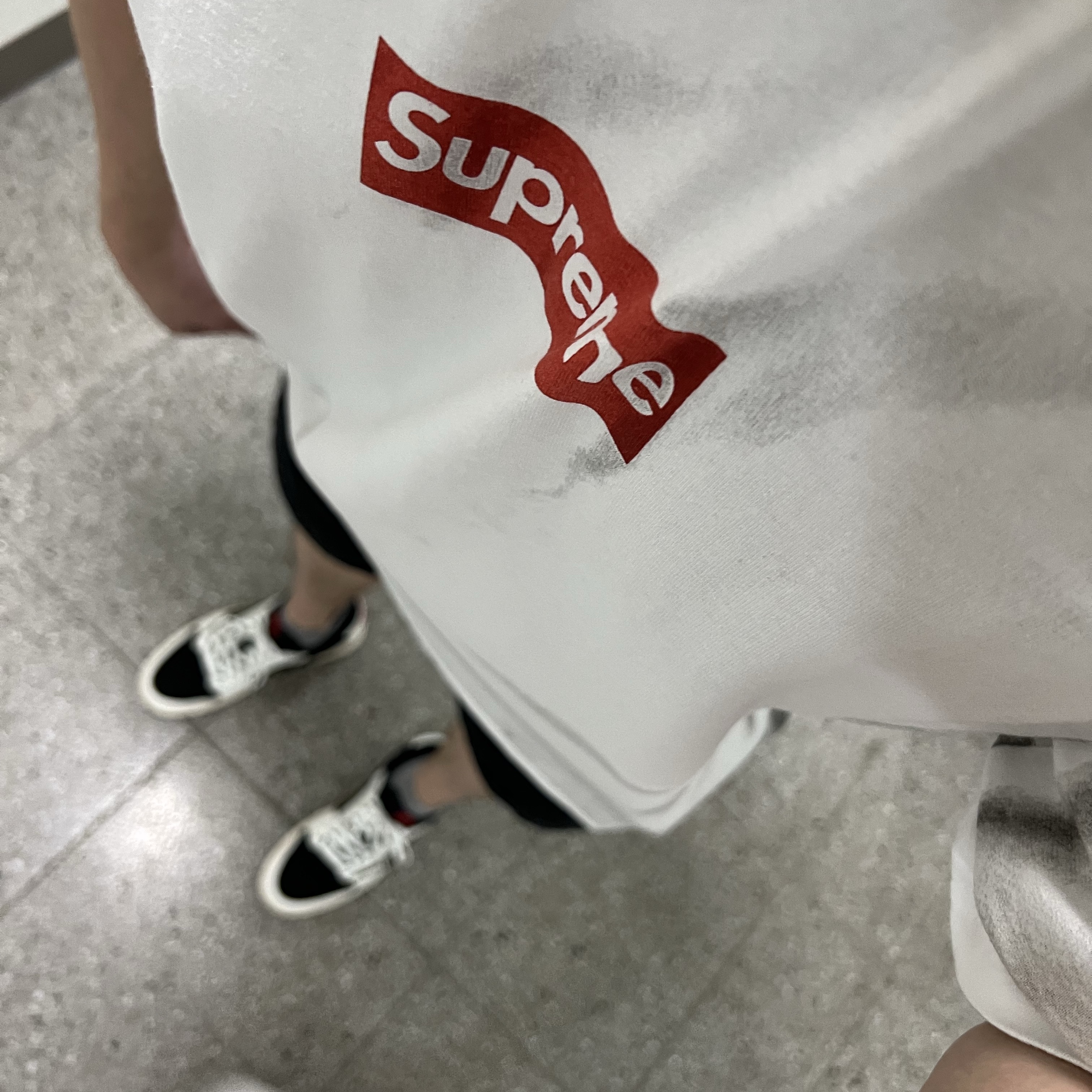Supreme x MM6 Maison Margiela Box Logo T-Shirt White - 24SS, (W) Jordan 1 x Travis Scott Retro Low OG SP Medium Olive 착용 스타일 - 1