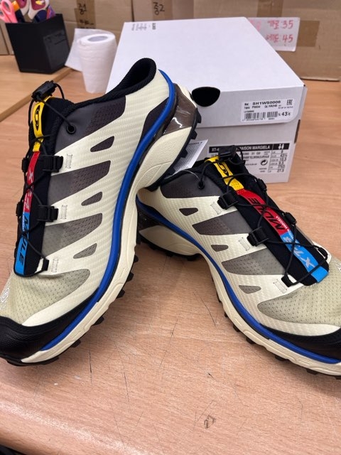 Salomon x MM6 Maison Margiela XT-4 Mule Transparent Yellow Shale 착용 스타일 - 1