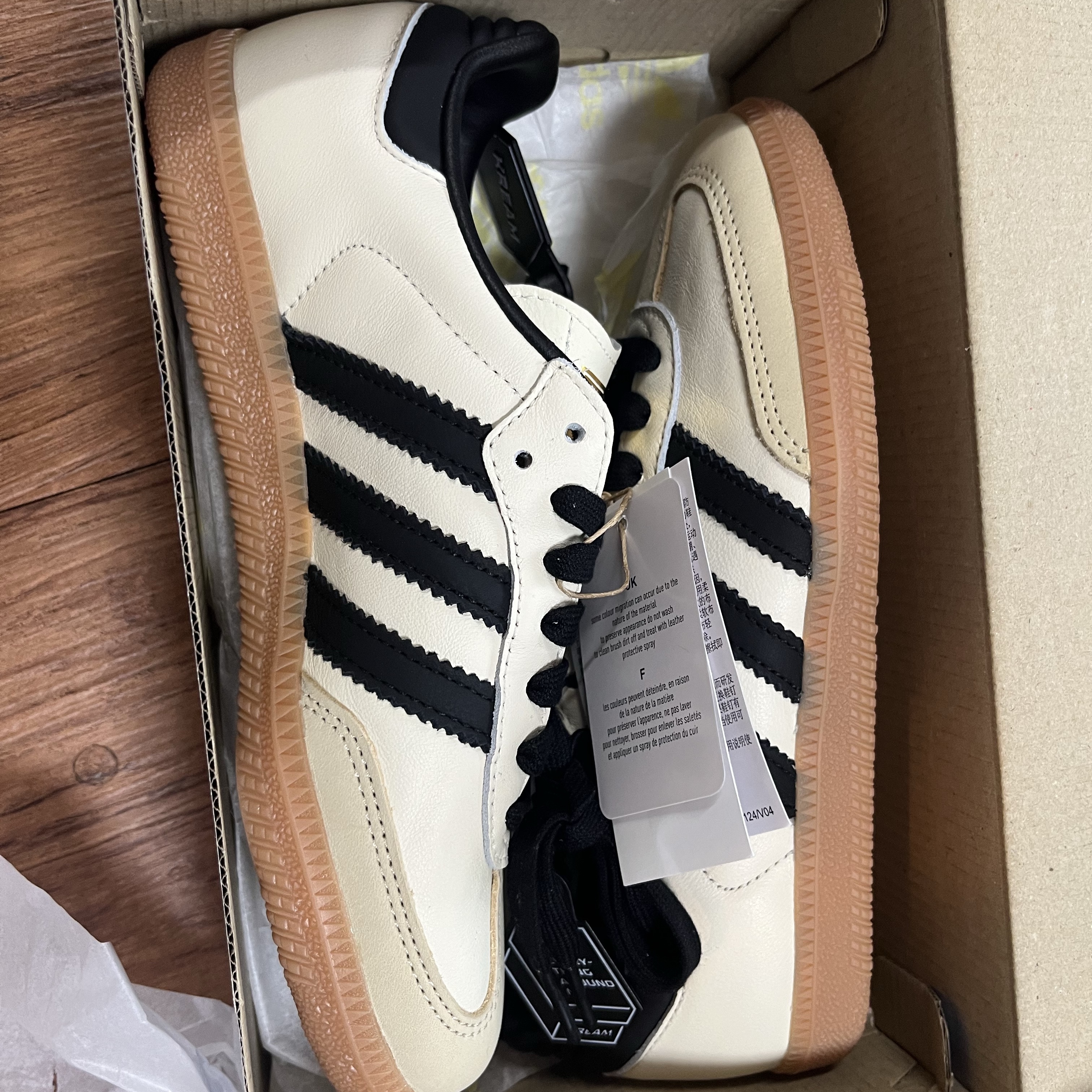 (W) Adidas Samba OG Cream White Core Black 착용 스타일 - 2