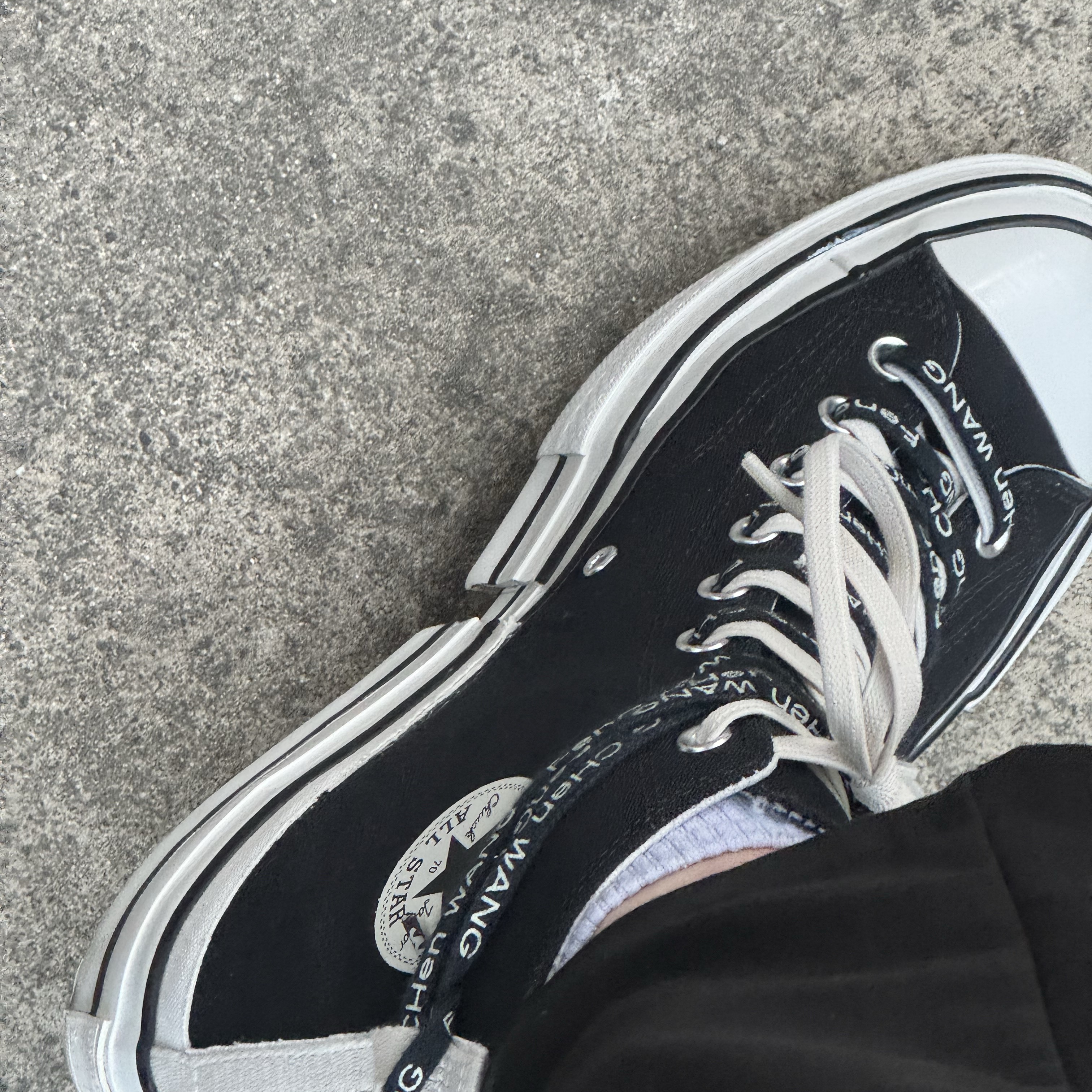 Converse x Feng Chen Wang Chuck 70 2-in-1 Natural Ivory Black 착용 스타일 - 3