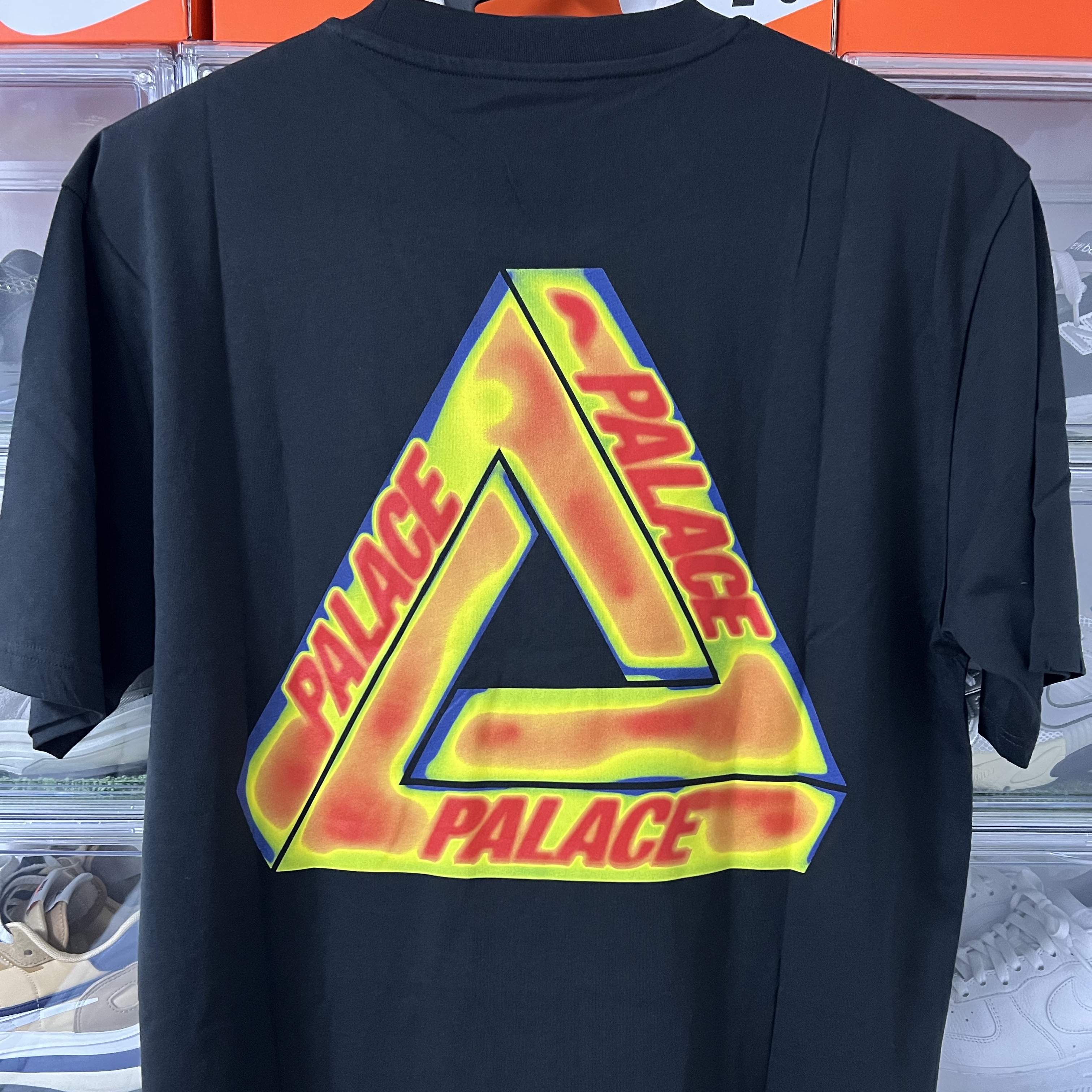 Palace Heat Sensi T-Shirt Black - 24SS 착용 스타일