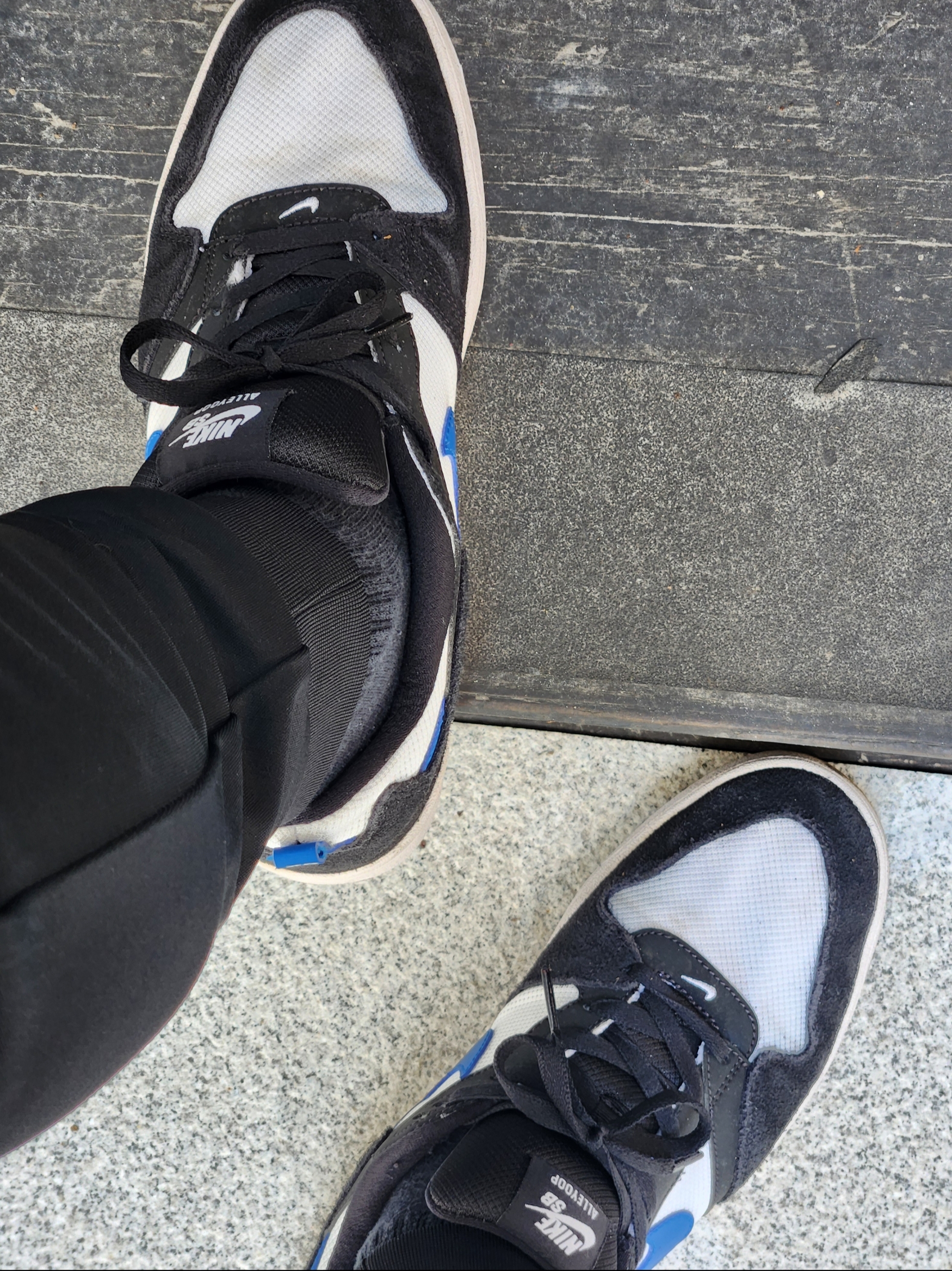 Nike SB Alleyoop White Team Royal 착용 스타일 - 1
