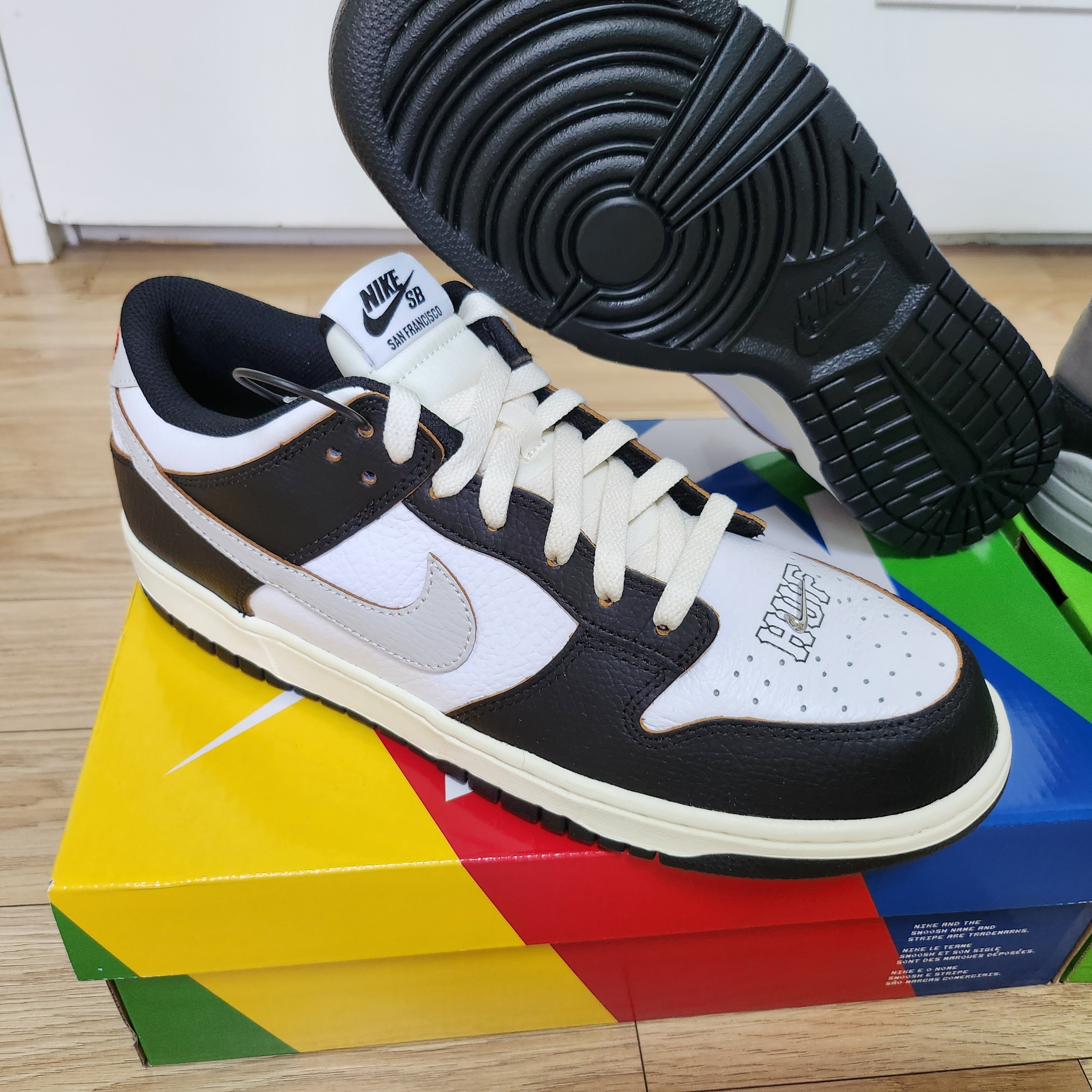 Nike x HUF SB Dunk Low San Francisco, Nike x HUF Air Max 1 SP Anthracite and Medium Grey 착용 스타일 - 2