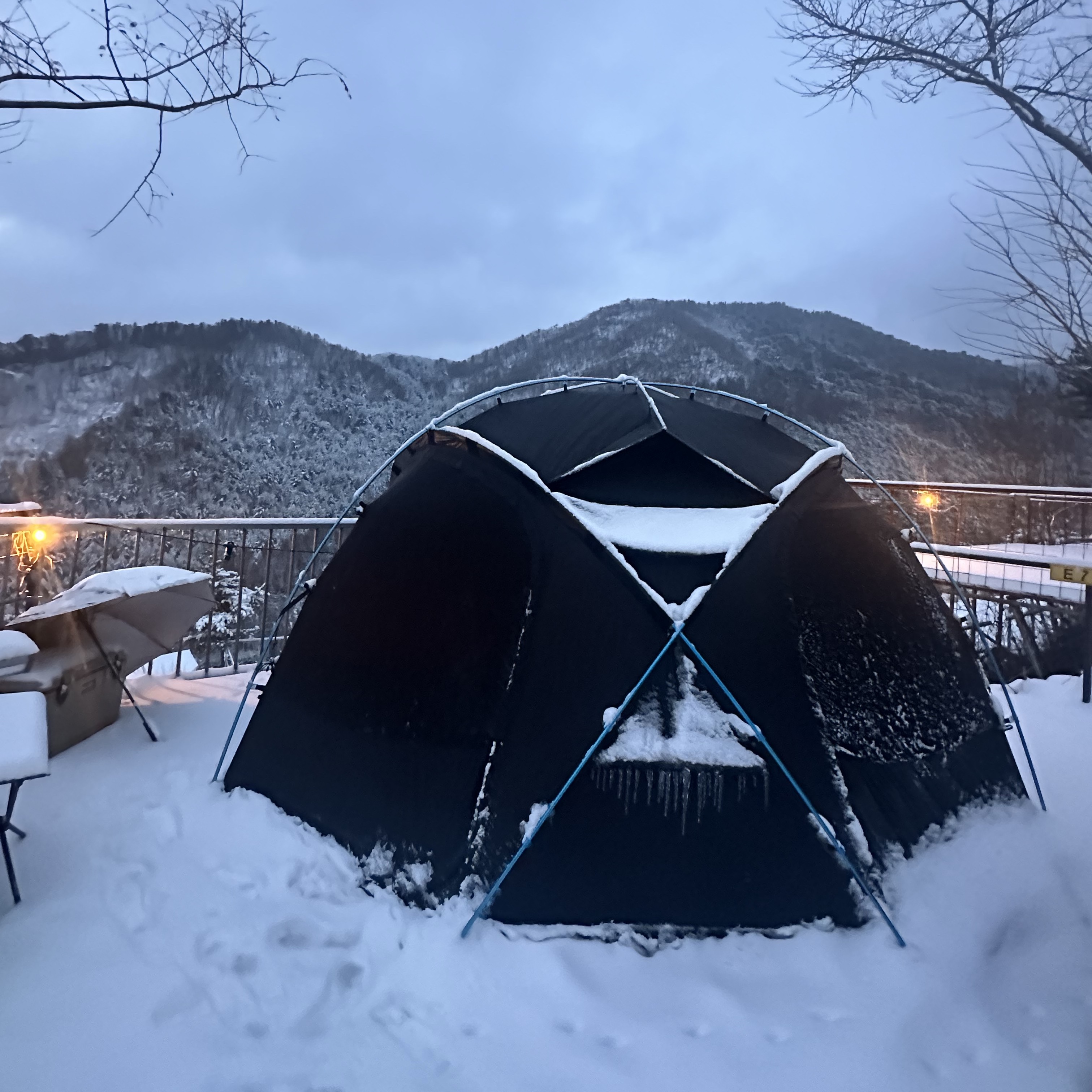 Helinox Nona Dome 4.0 Black 착용 스타일 - 1