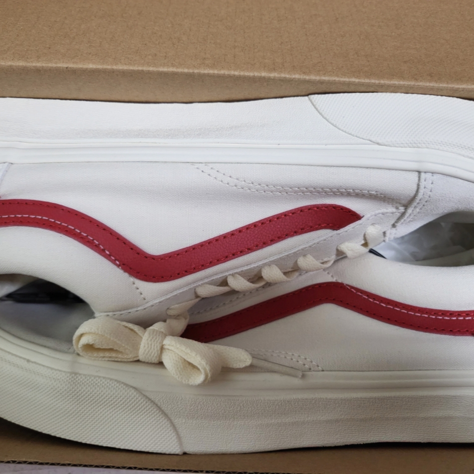 Vans Style 36 Marshmallow Racing Red 착용 스타일