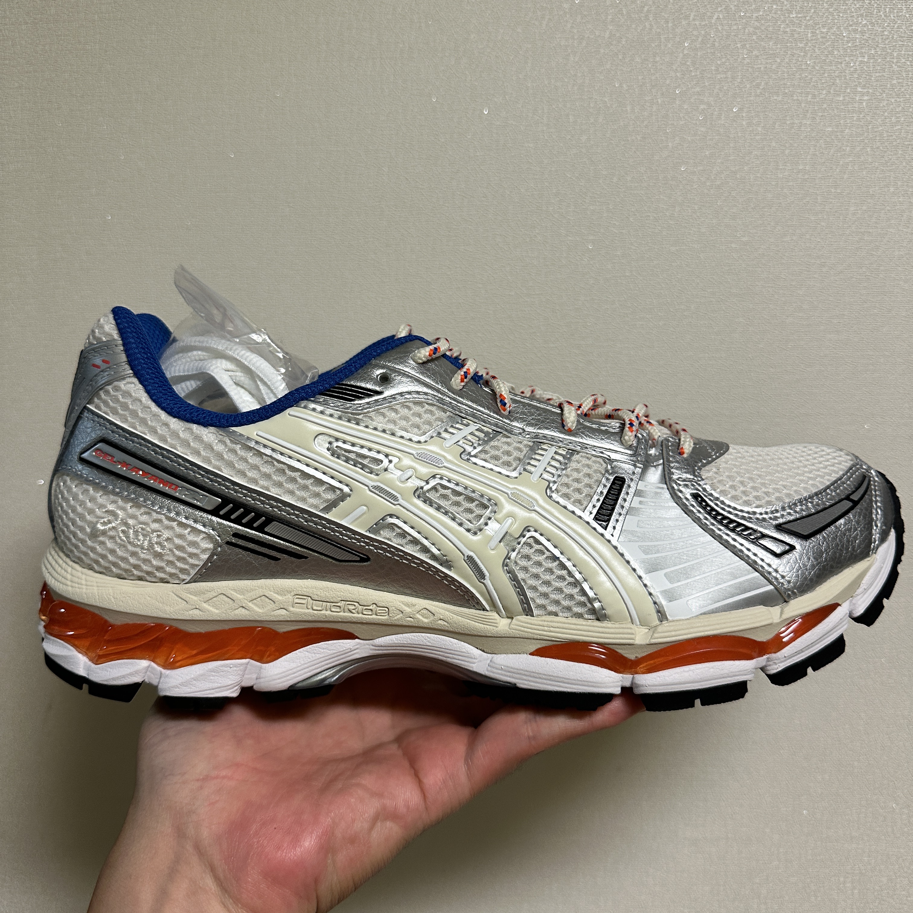 Asics x Ronnie Fieg Gel-Kayano 12.1 Cream 착용 스타일 - 1