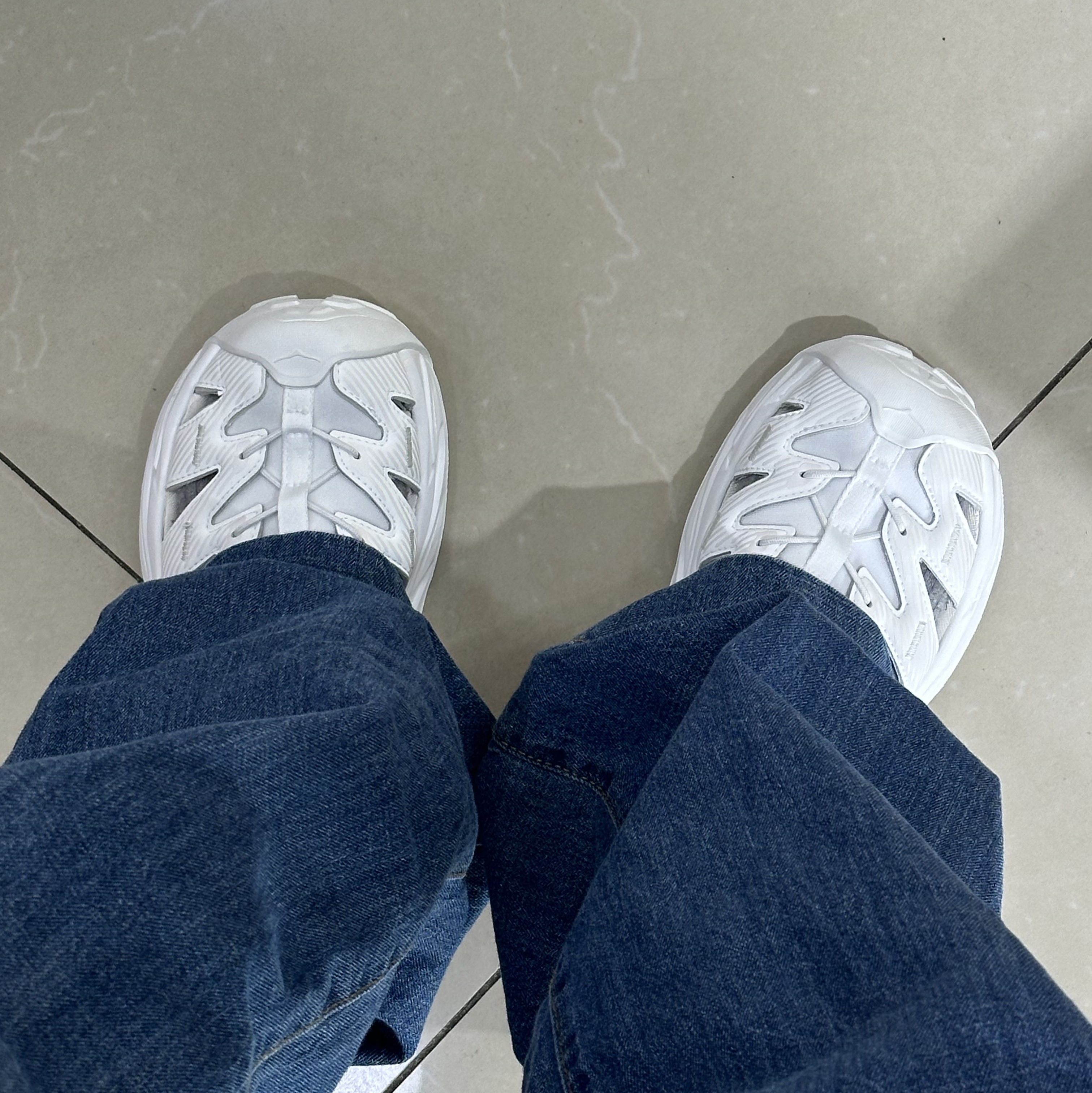 Hoka Hopara White 착용 스타일 - 1