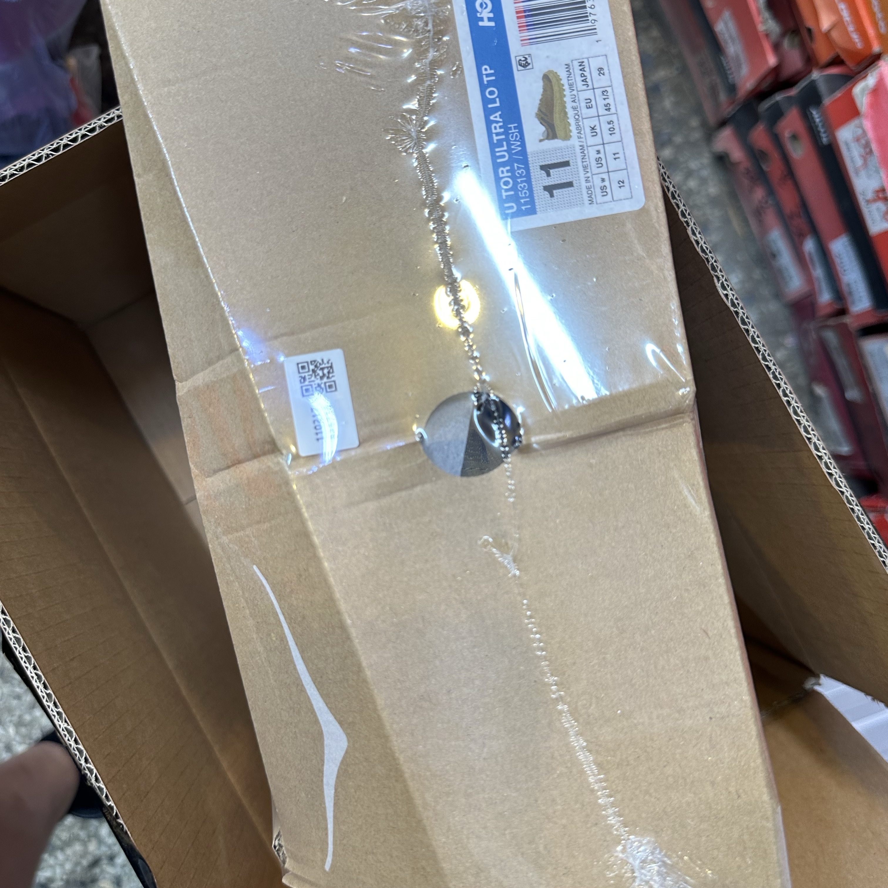 Hoka Tor Ultra Low TP Wheat Mushroom 착용 스타일 - 2