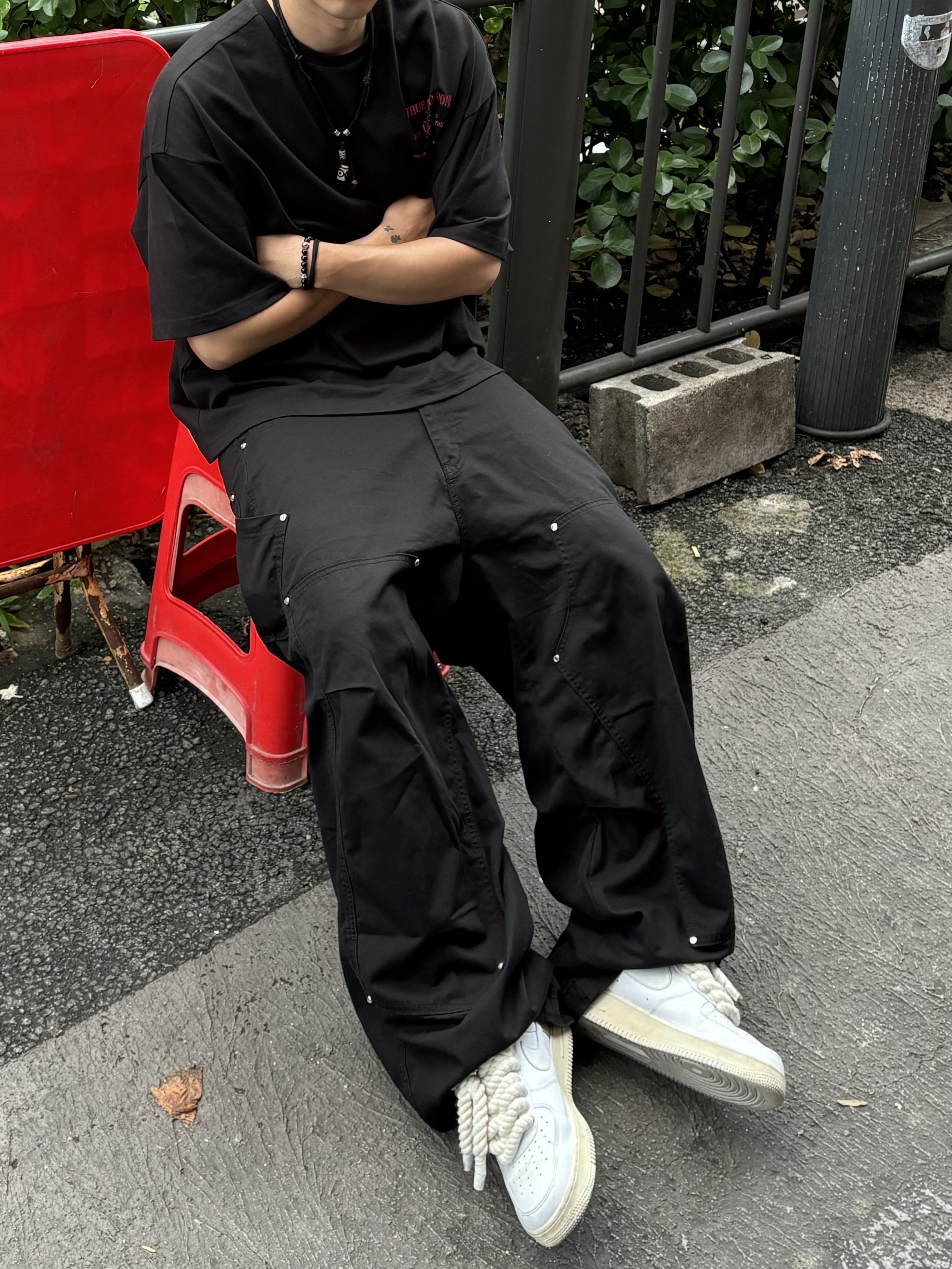 Nike Air Force 1 '07 Low White, True Religion TR O.G T-Shirt Black 착용 스타일 - 2