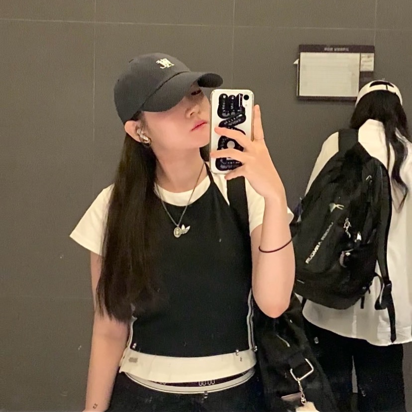 (W) Adidas Halter-Neck Tank Top Black - KR Sizing 착용 스타일