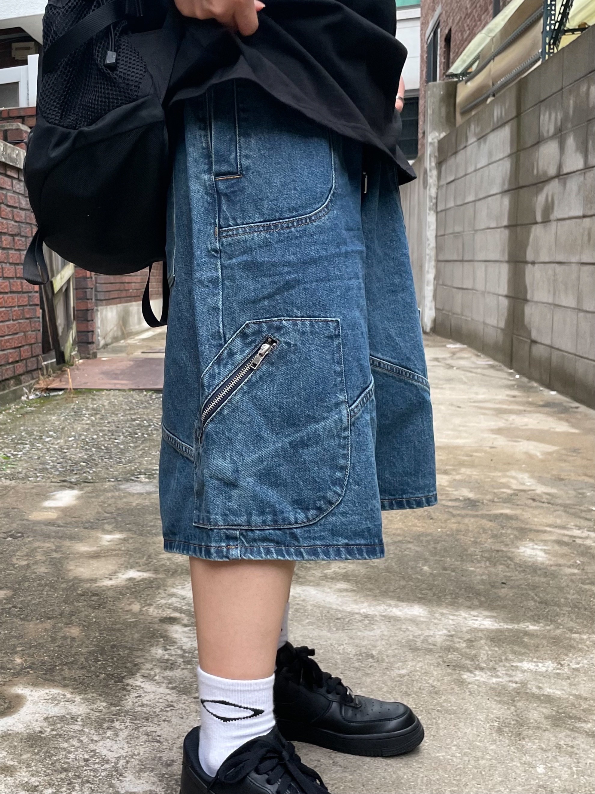 (W) Nike Air Force 1 '07 Low Triple Black, Our Legacy Ladon Leather Keychain Black 착용 스타일 - 4