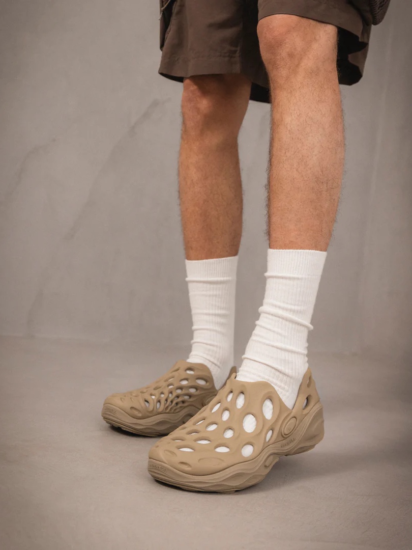 [1TRL] Merrell Hydro Next Gen Moc SE Triple White, Merrell Hydro Moc Black 착용 스타일 - 2
