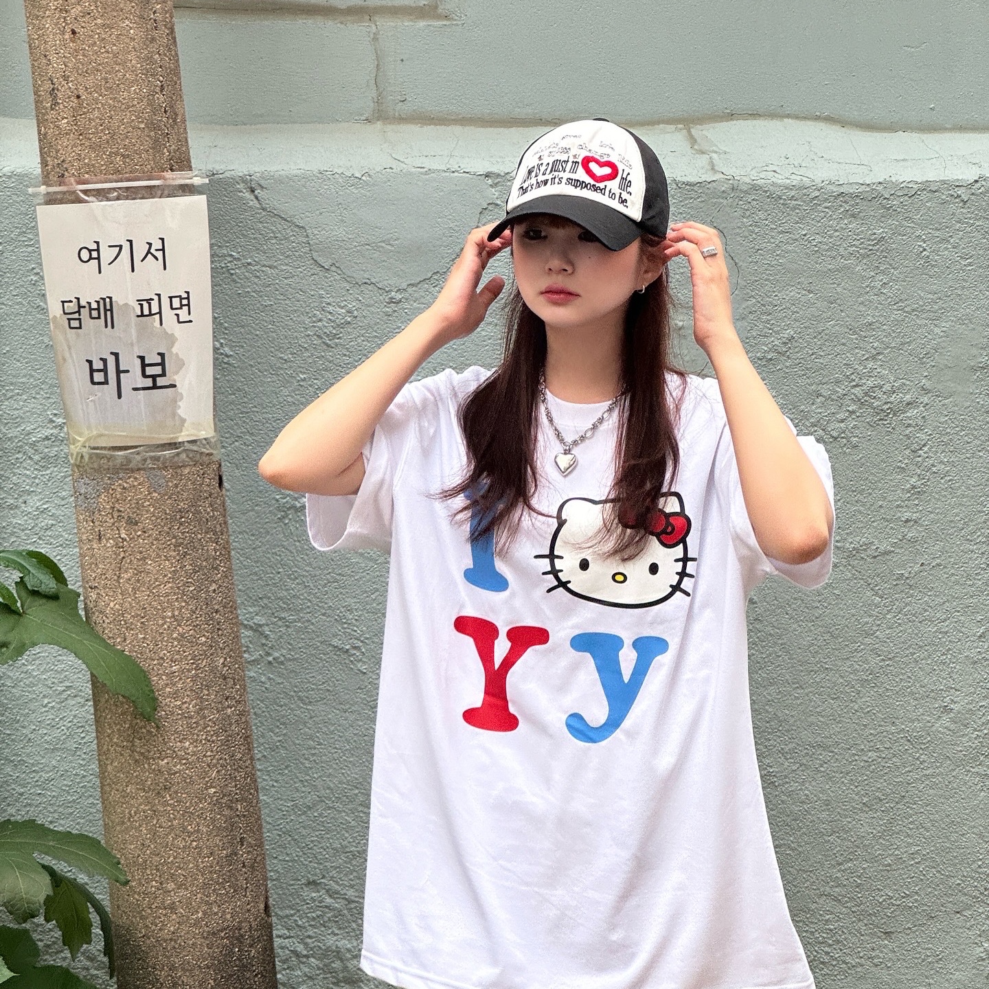 Open Yy x Hello Kitty T-Shirt White, (W) Nike Air Force 1 '07 Fireberry Fierce Pink 착용 스타일 - 1