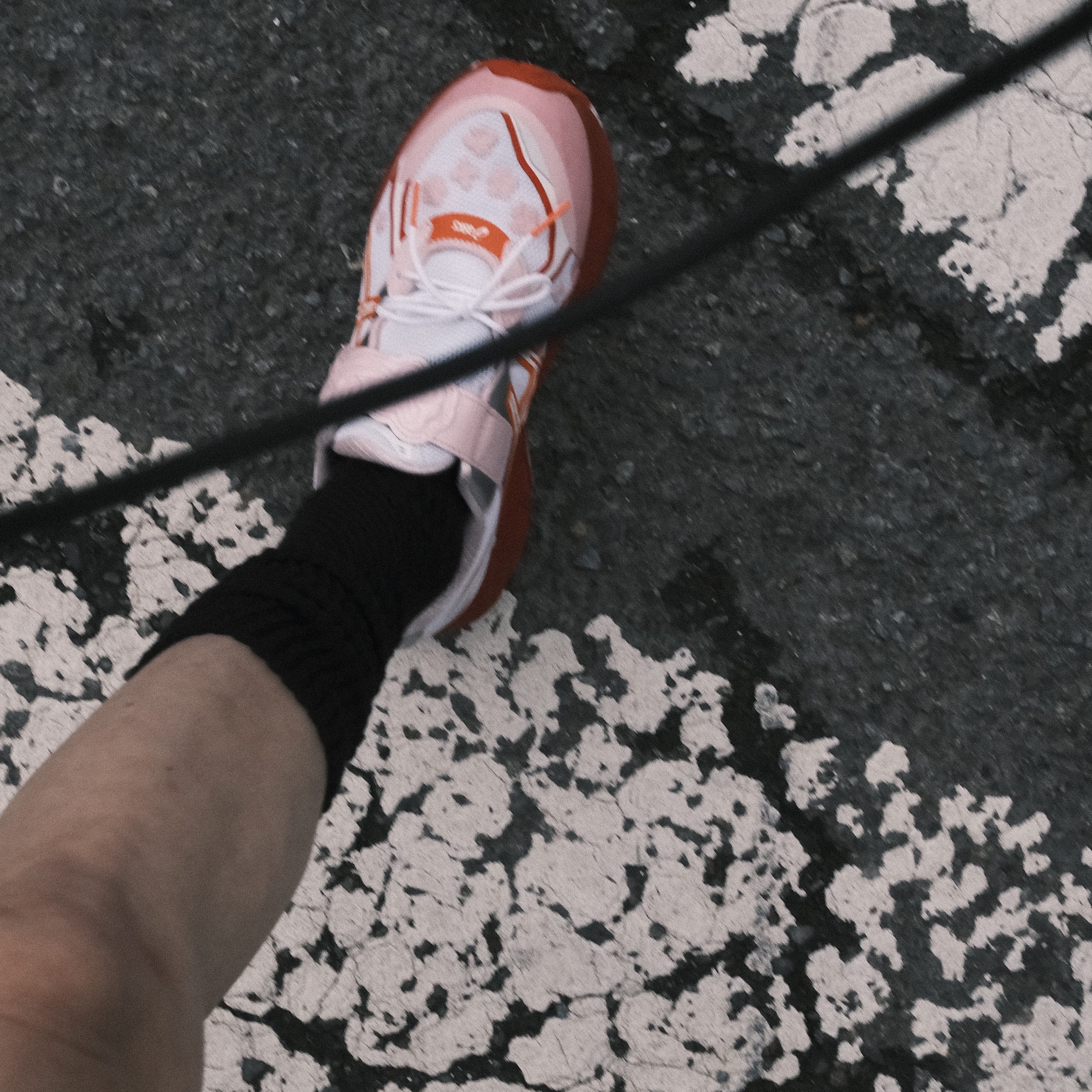 Asics x Cecilie Bahnsen GT-2160 White Habanero, Louis Vuitton Speedy Bandouliere 30 Monogram 착용 스타일 - 7