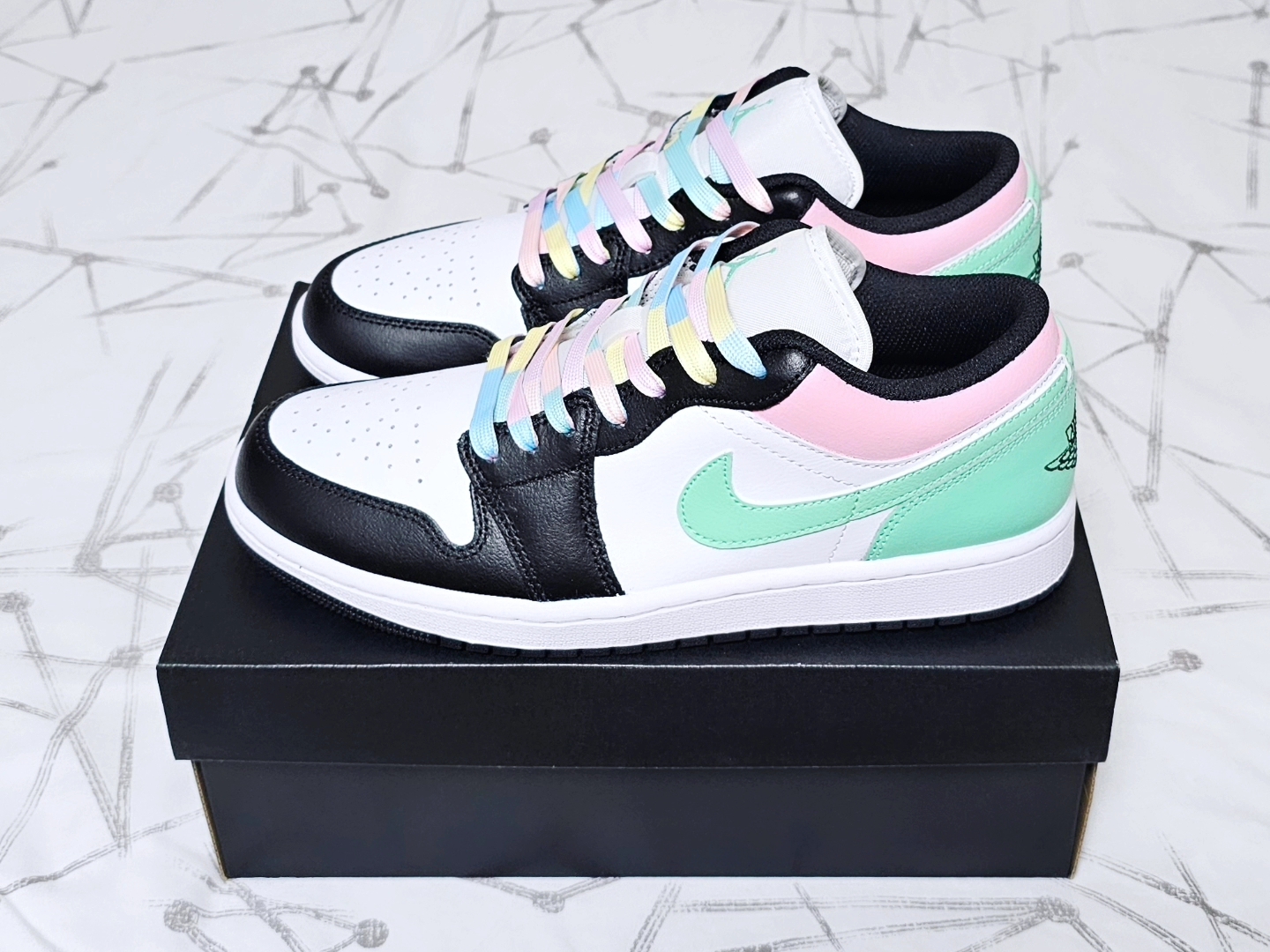 Jordan 1 Low White Green Glow 착용 스타일 - 2