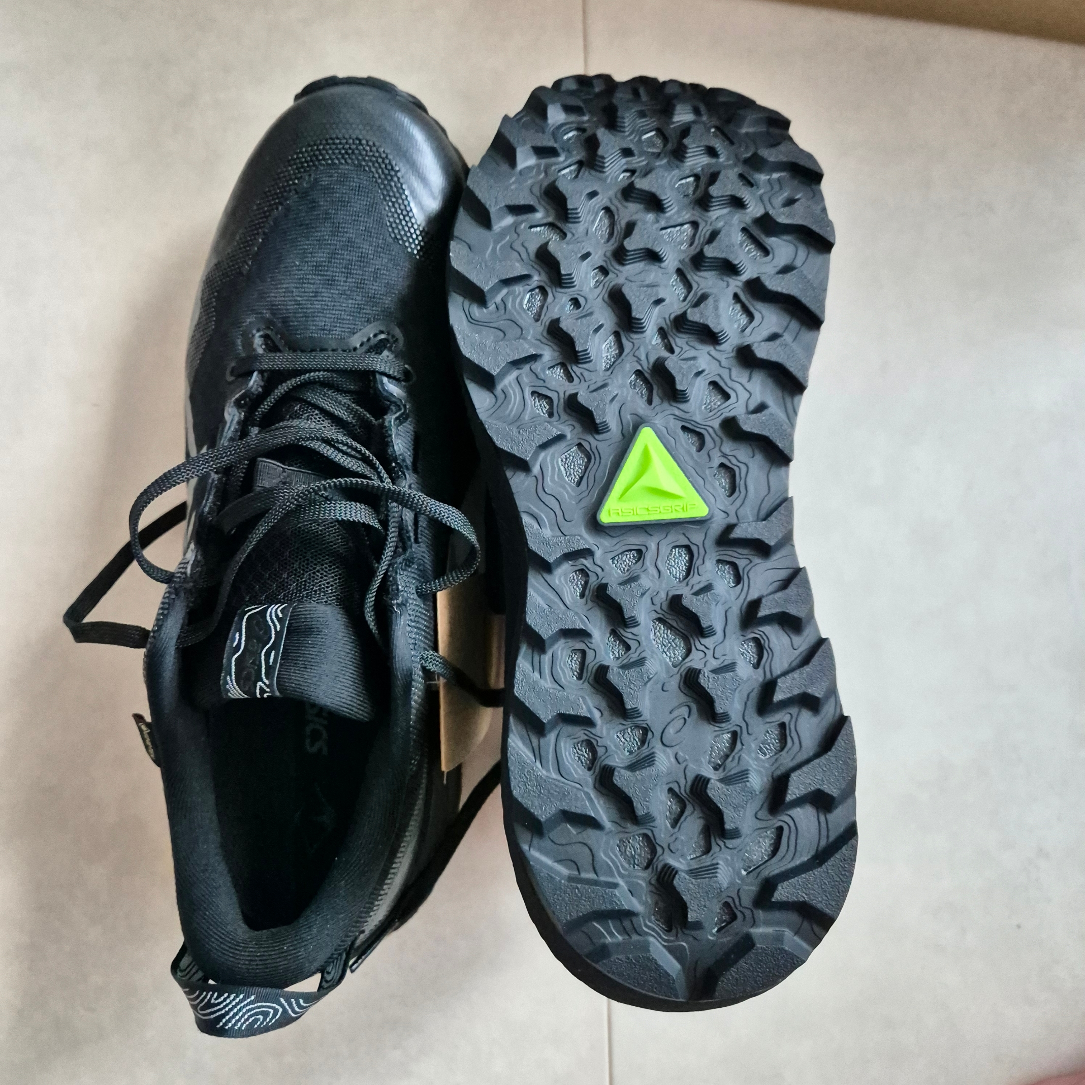 Asics Gel-Trabuco 12 Gore-Tex Black Graphite Grey 착용 스타일 - 1