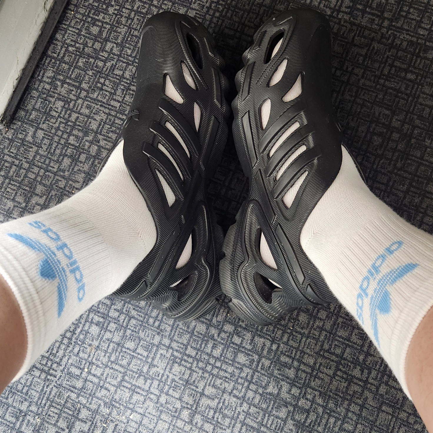 Adidas Adifom Supernova Core Black 착용 스타일