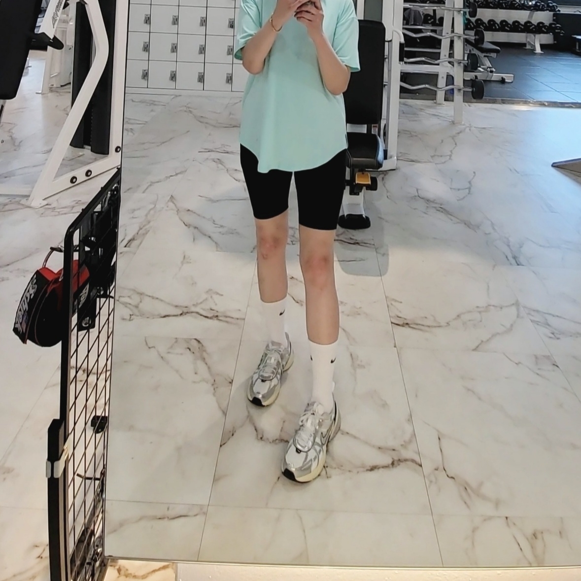 Nike V2K Run Summit White Metallic Silver 착용 스타일