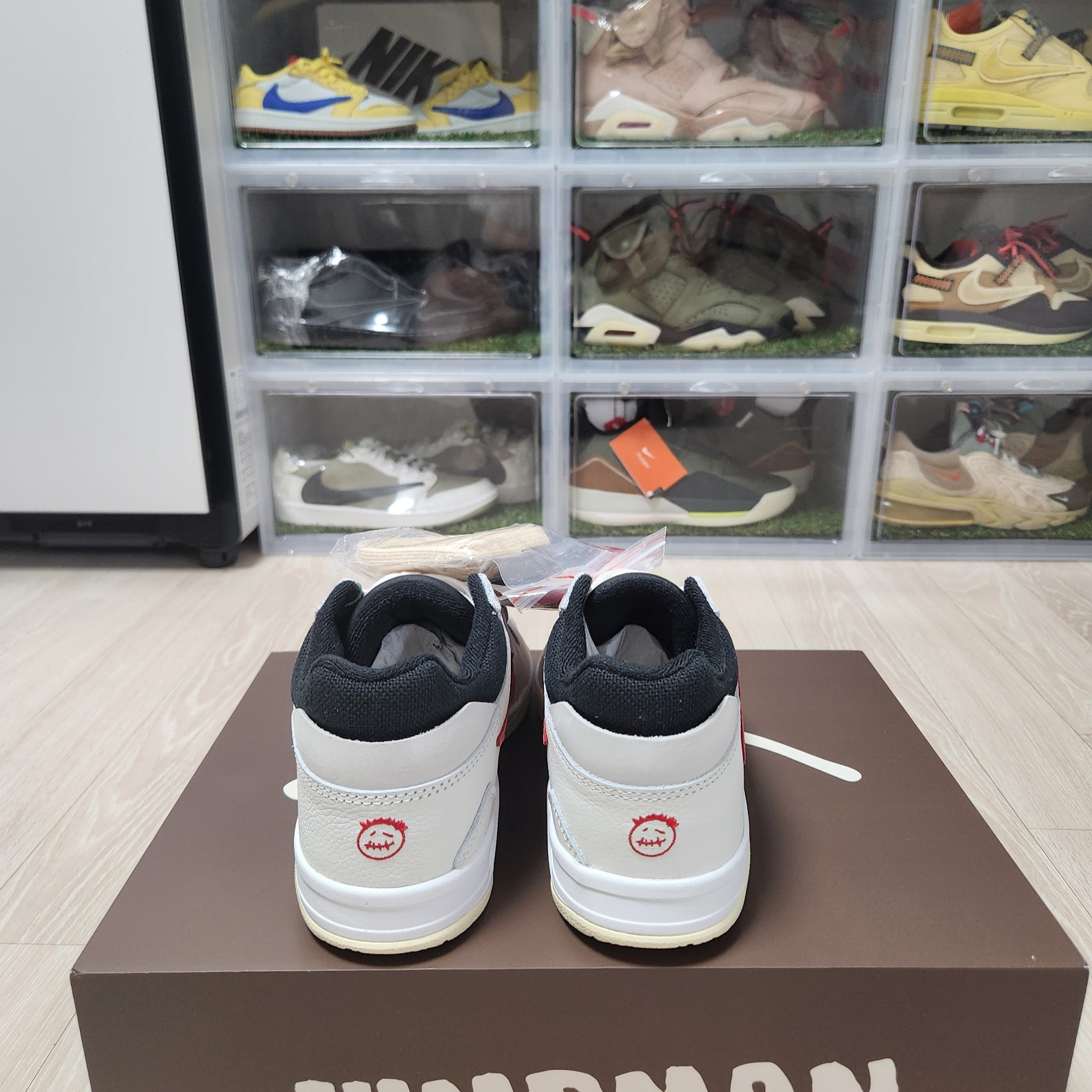 Jordan x Travis Scott Jumpman Jack TR University Red 착용 스타일 - 3